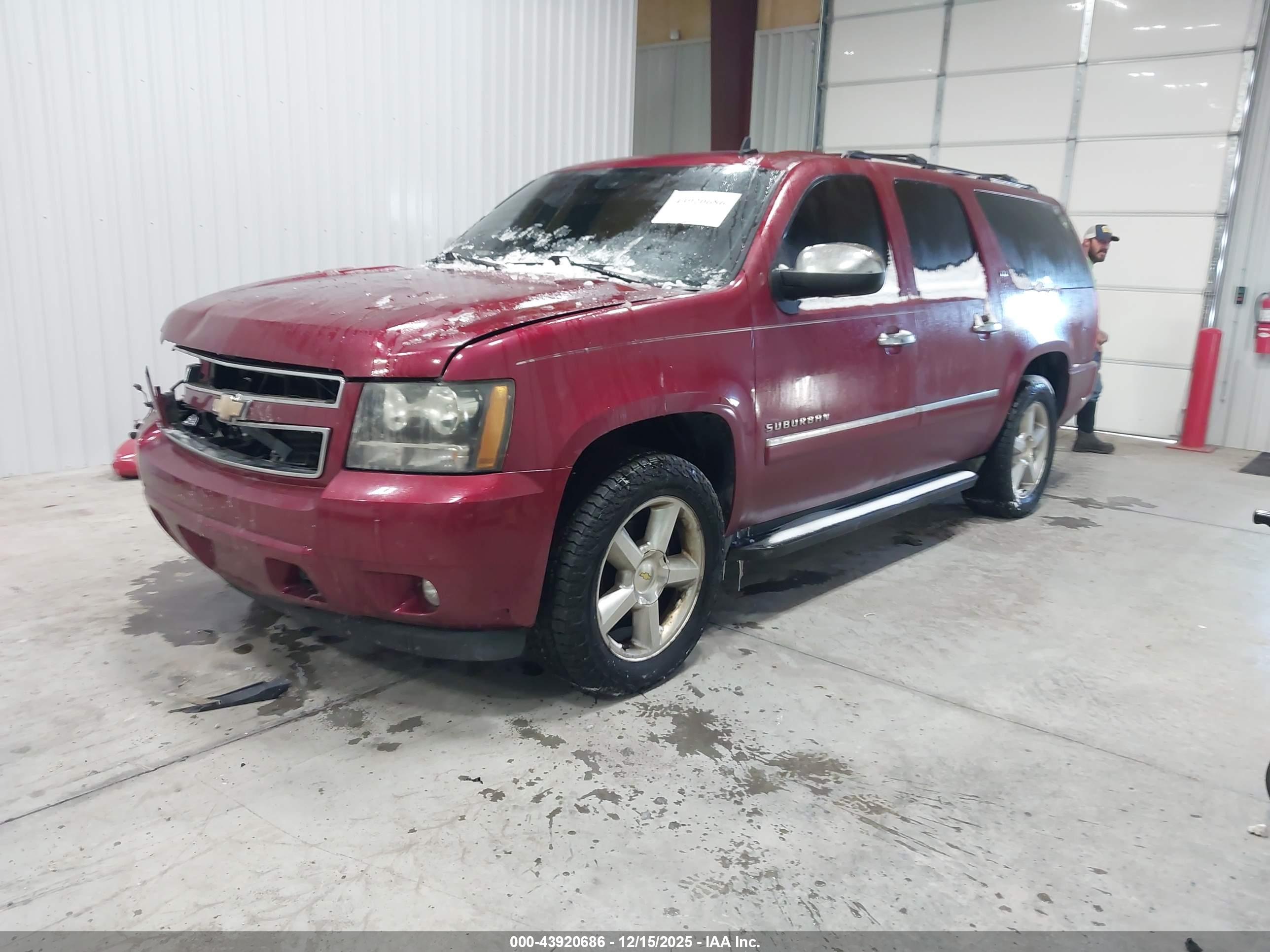 CHEVROLET SUBURBAN image 2