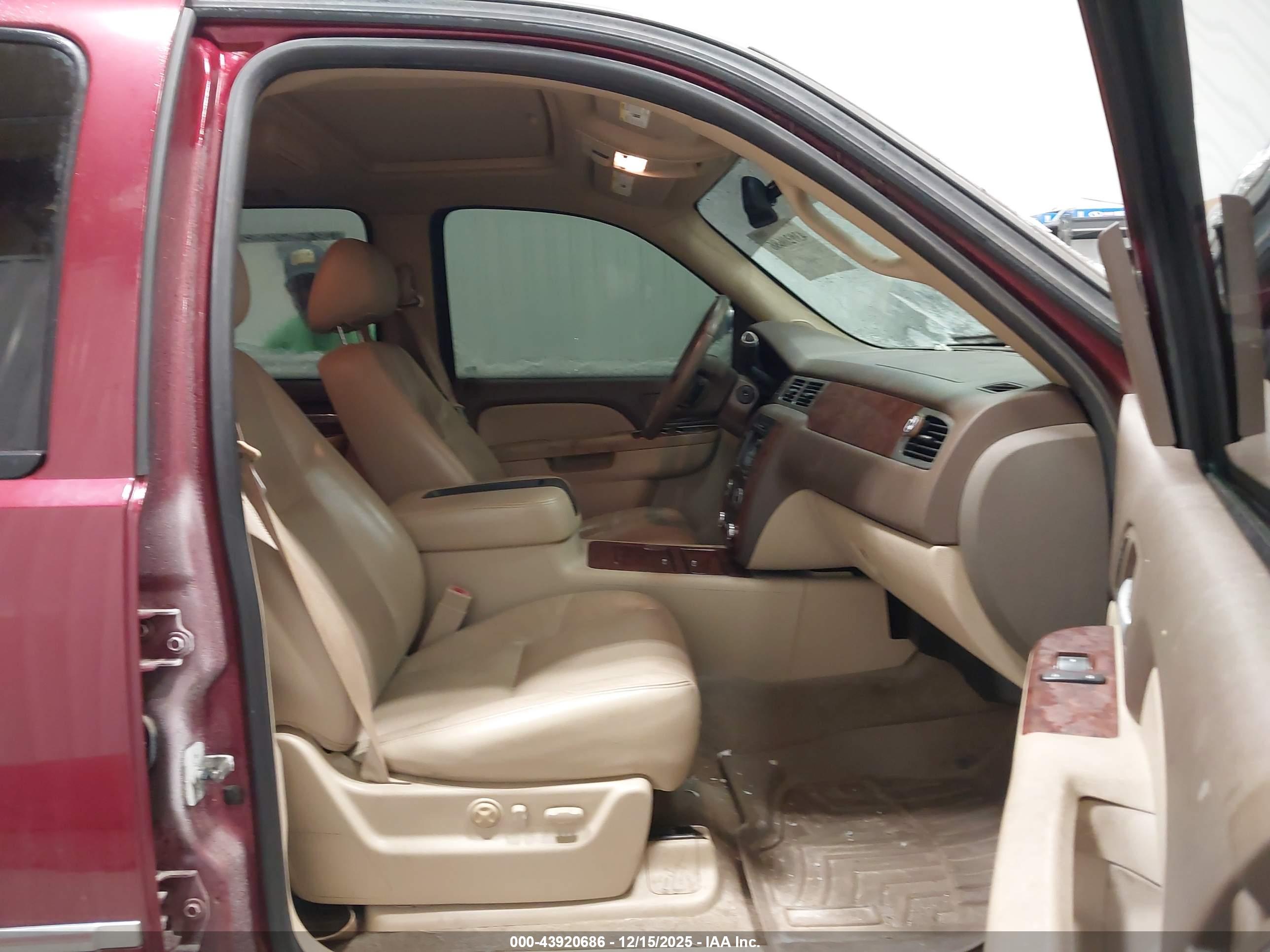 CHEVROLET SUBURBAN image 5