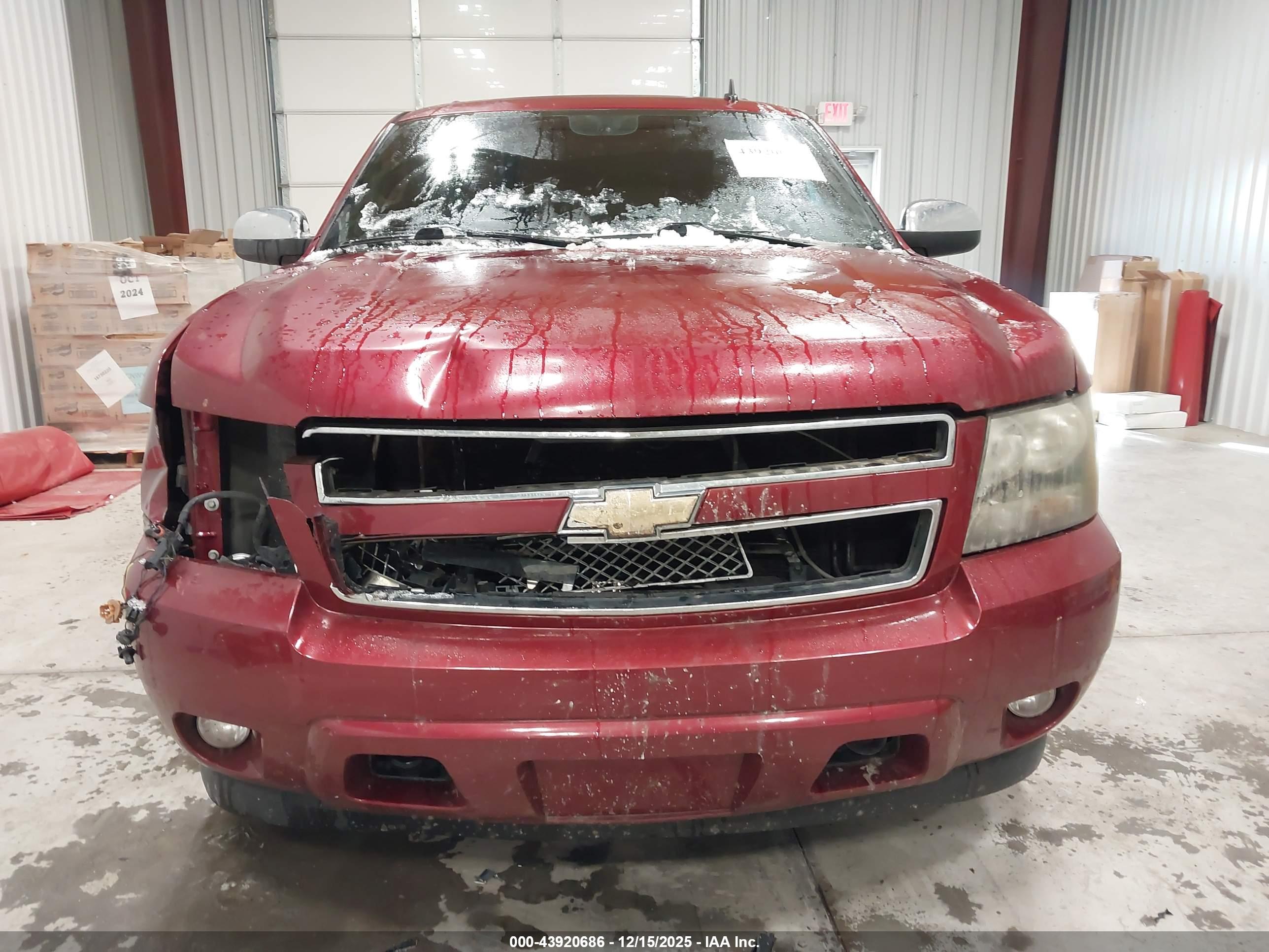 CHEVROLET SUBURBAN image 6