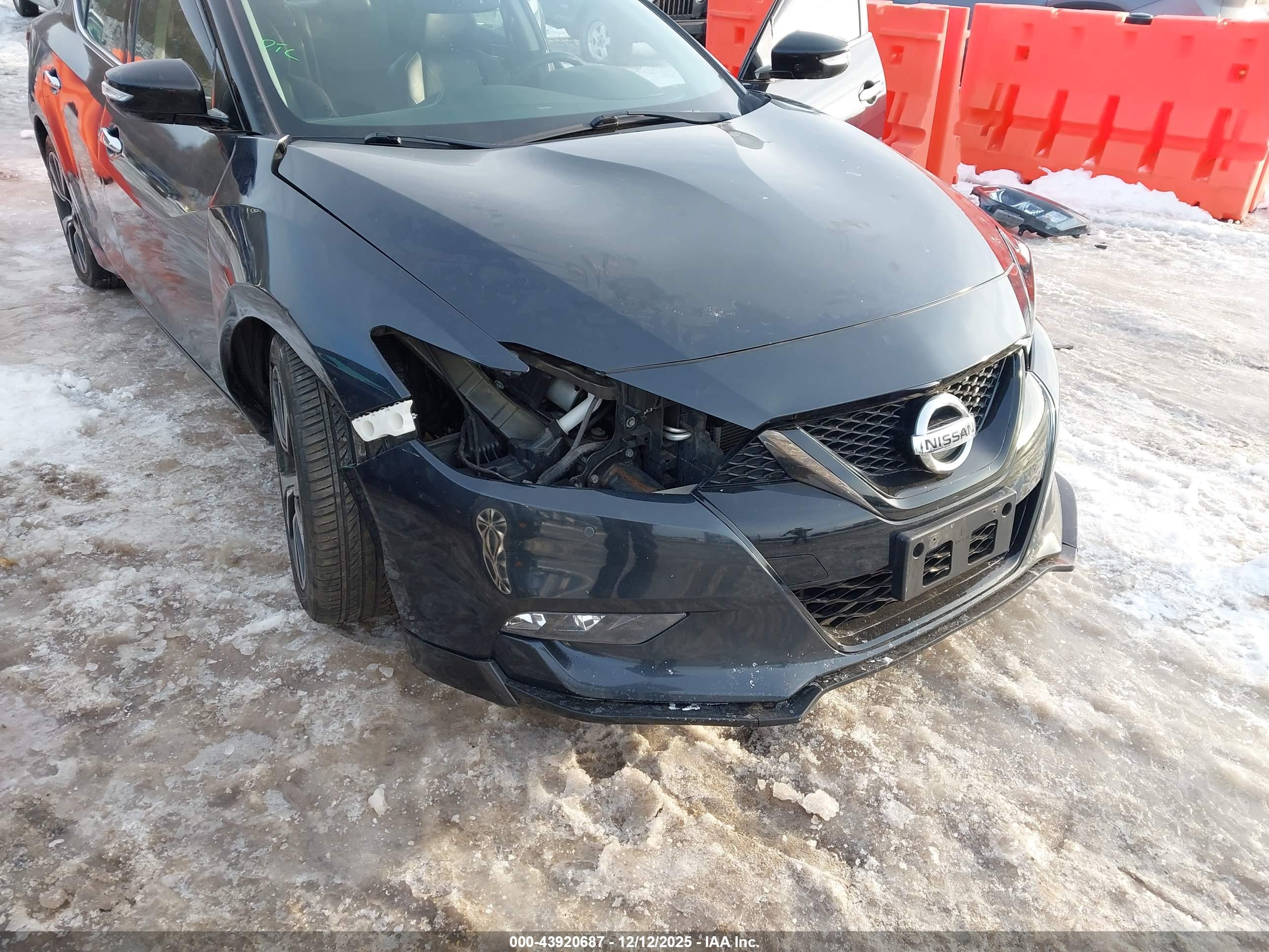 NISSAN MAXIMA image 6