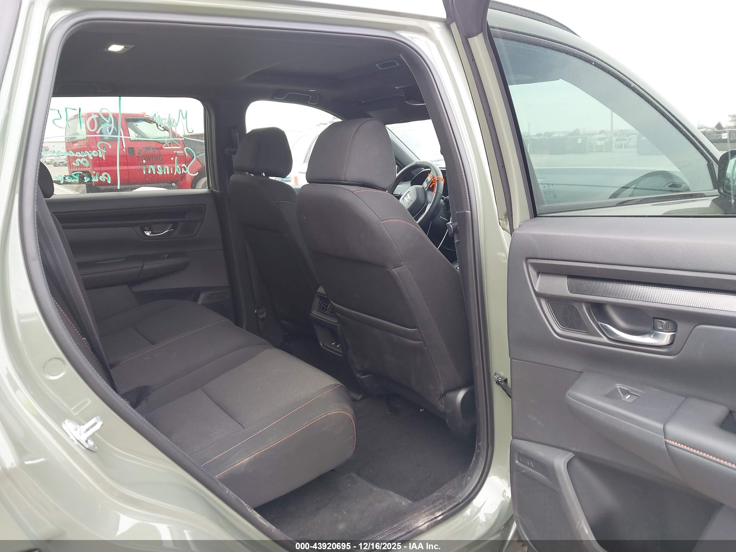 HONDA CR-V image 8