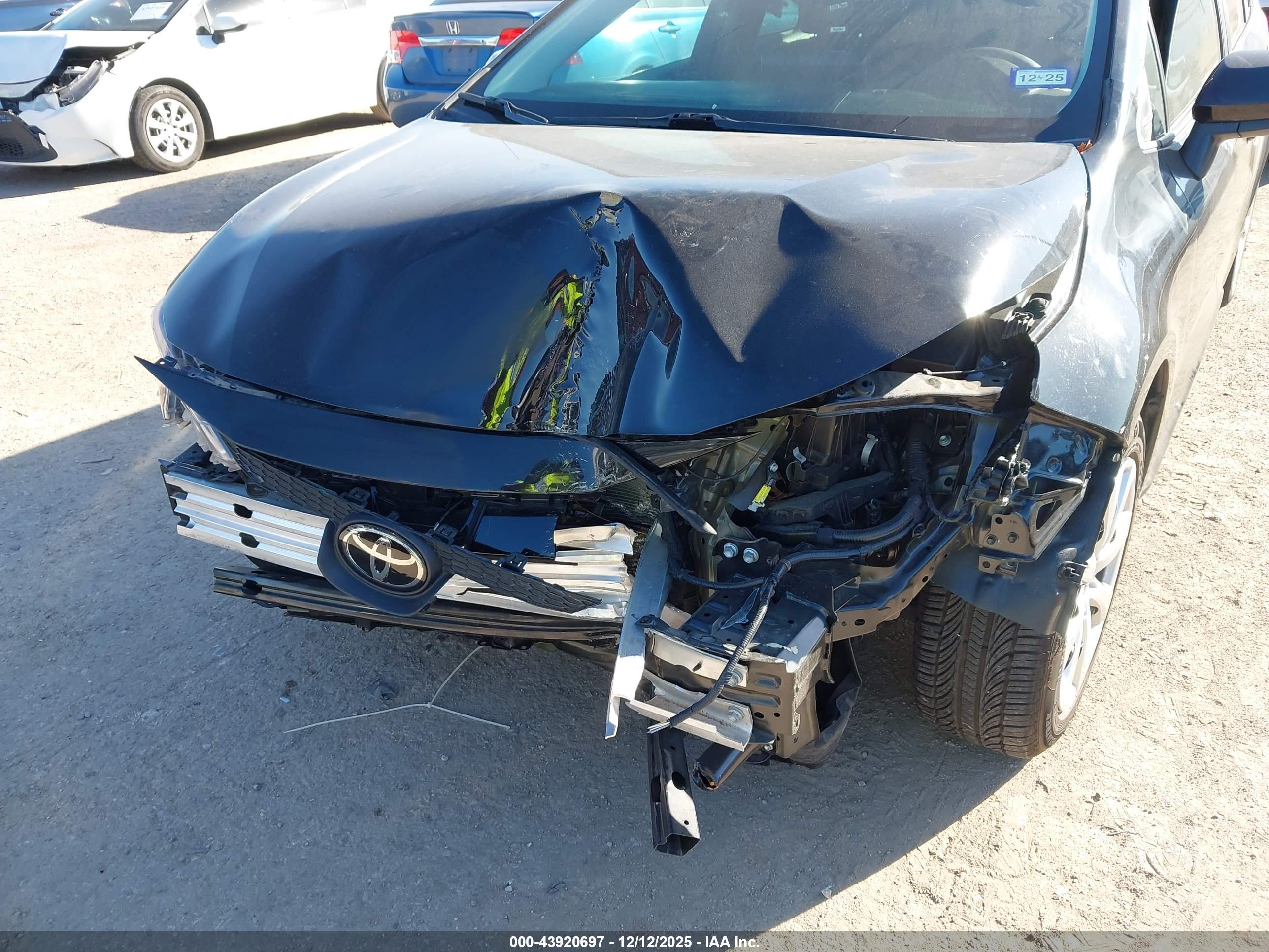 TOYOTA COROLLA image 6