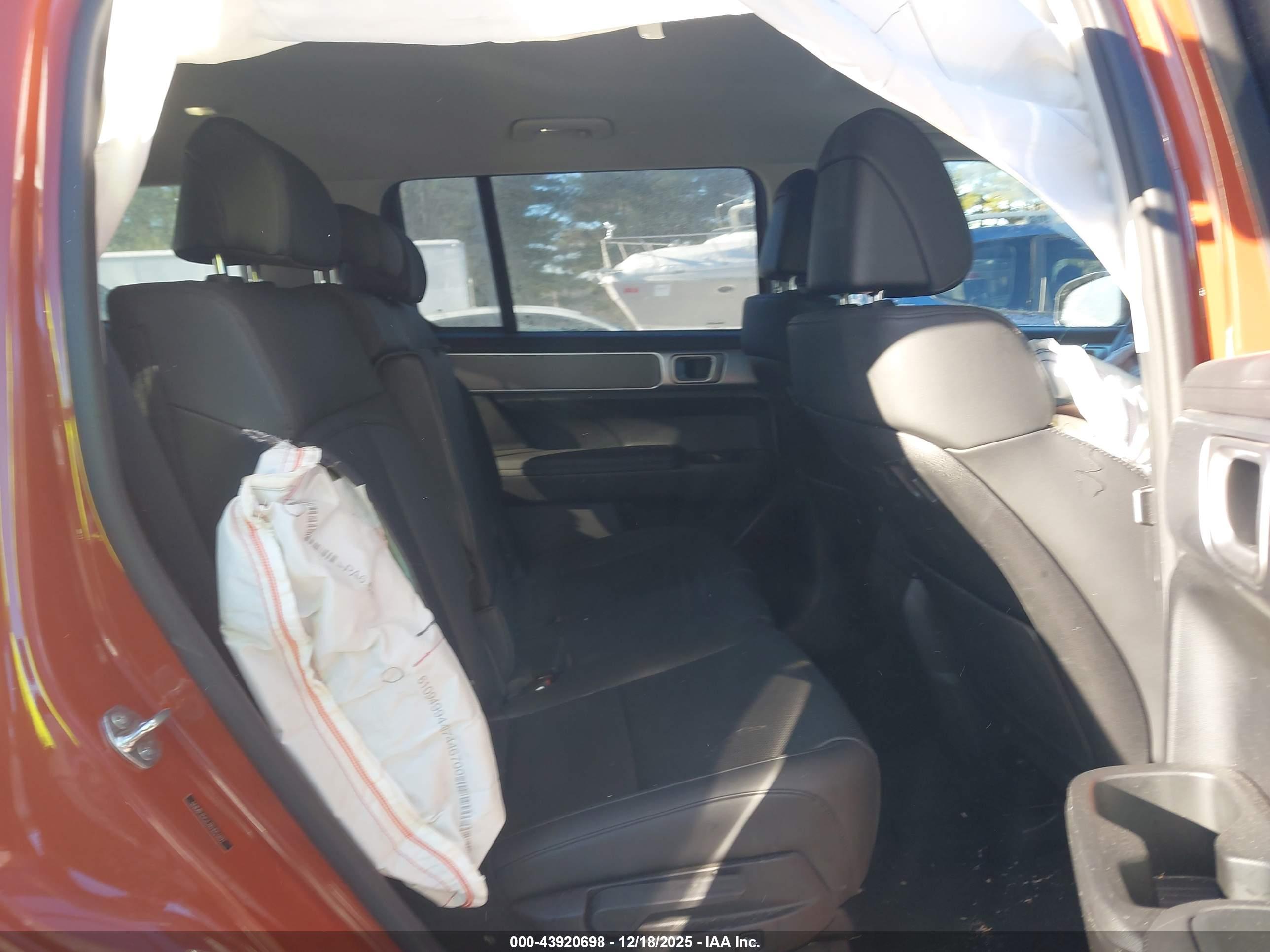 HYUNDAI SANTA image 8