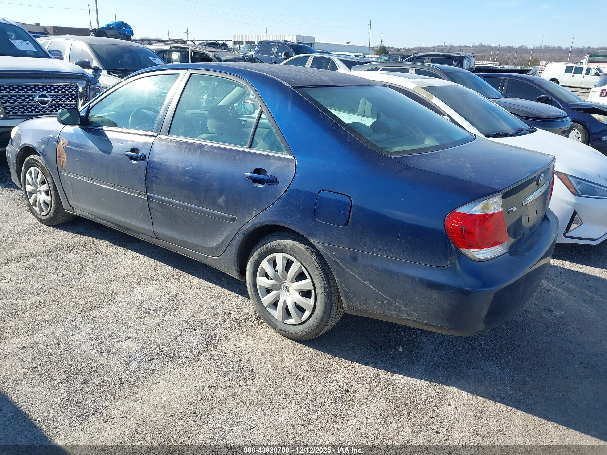 TOYOTA CAMRY image 3