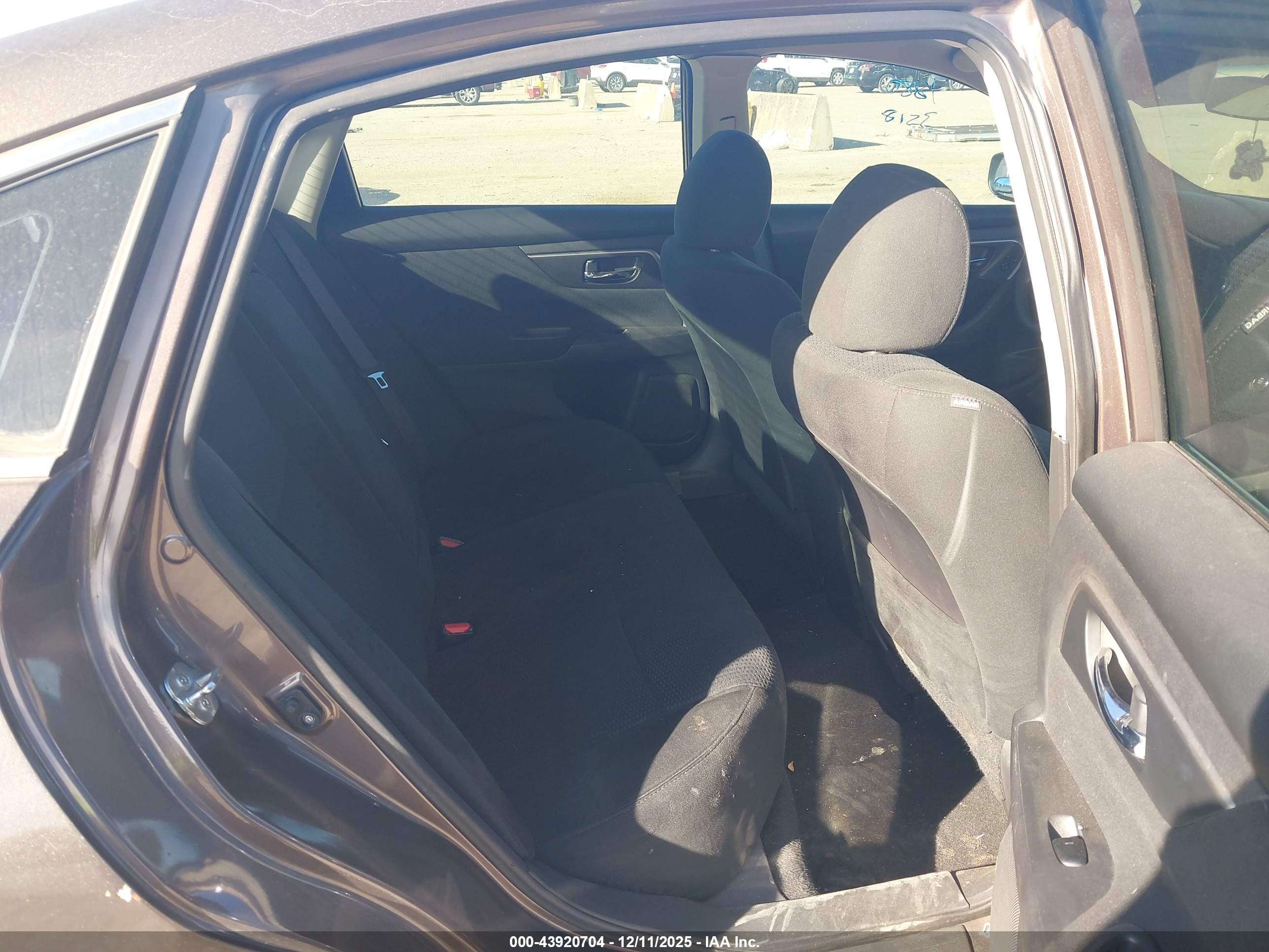 NISSAN ALTIMA image 8