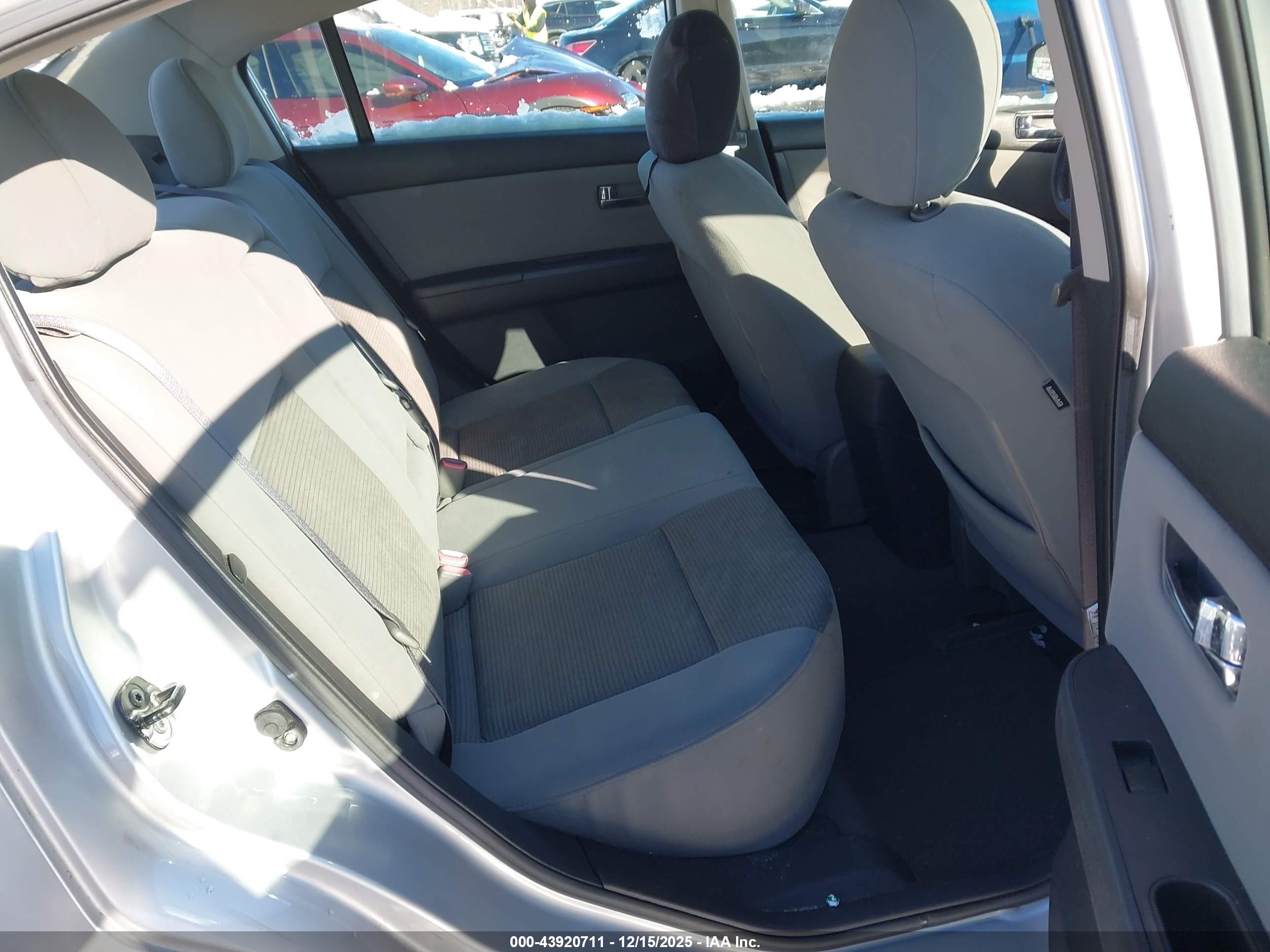 NISSAN SENTRA image 8