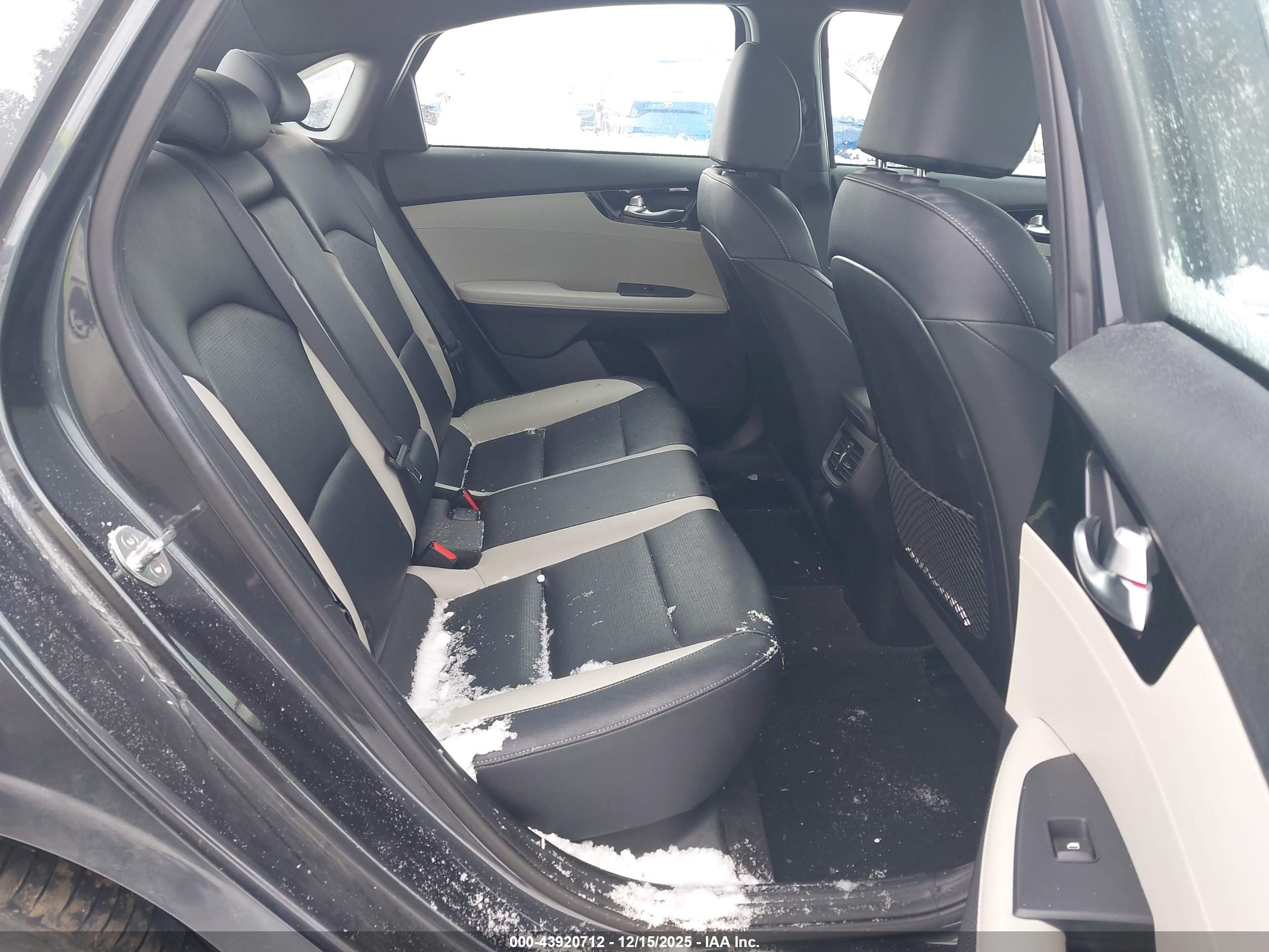 KIA FORTE image 8