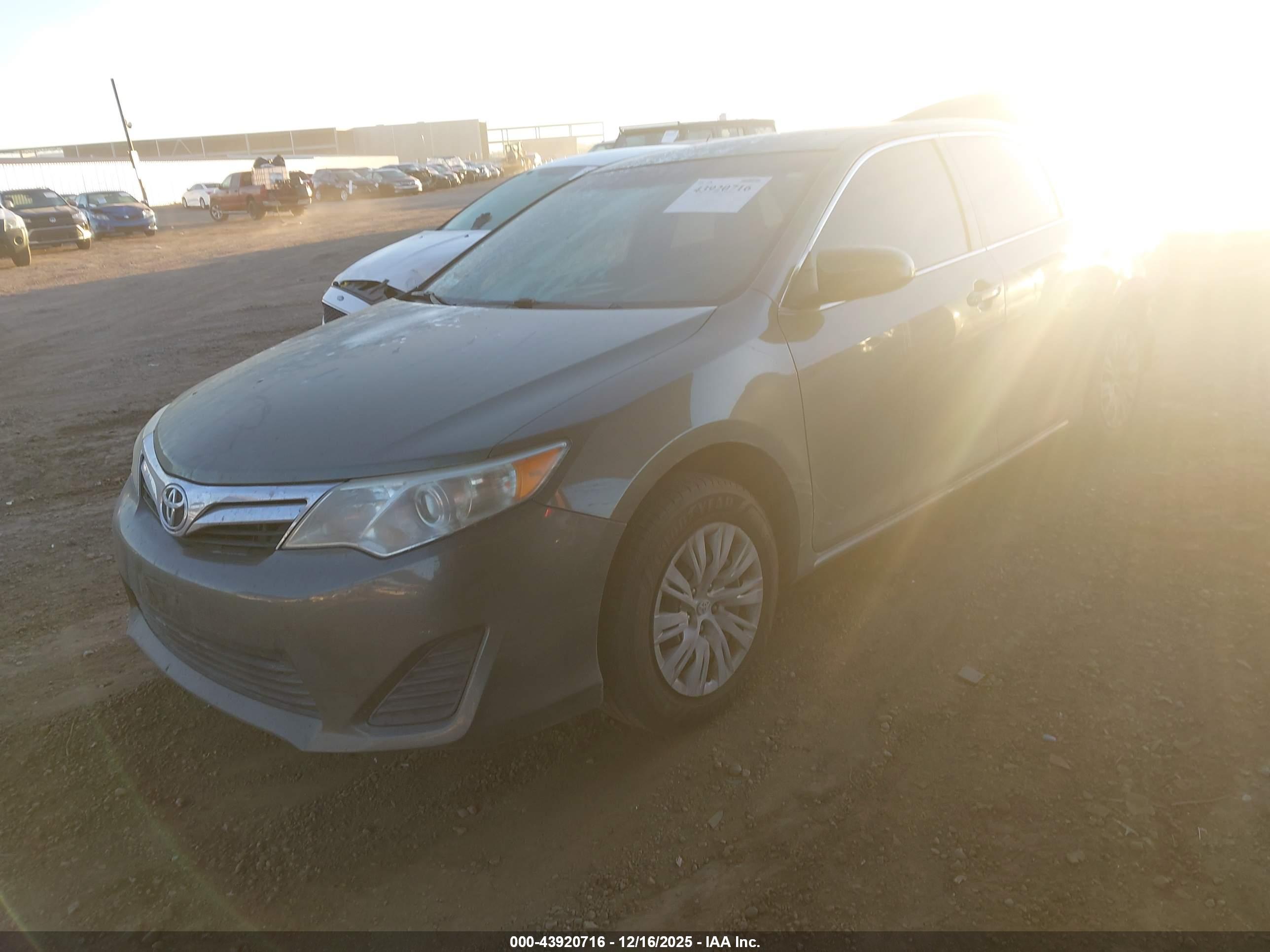 TOYOTA CAMRY image 2