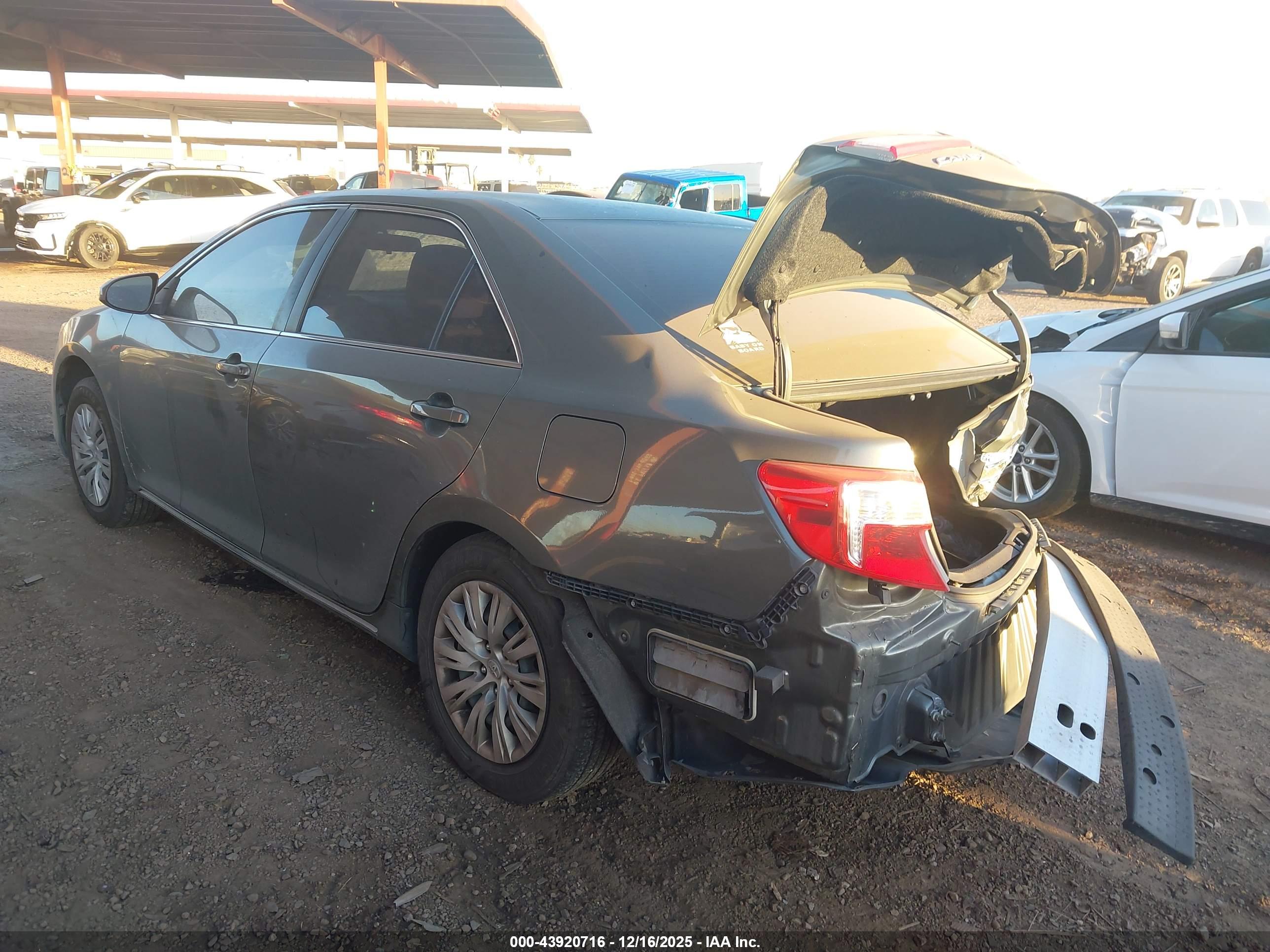TOYOTA CAMRY image 3