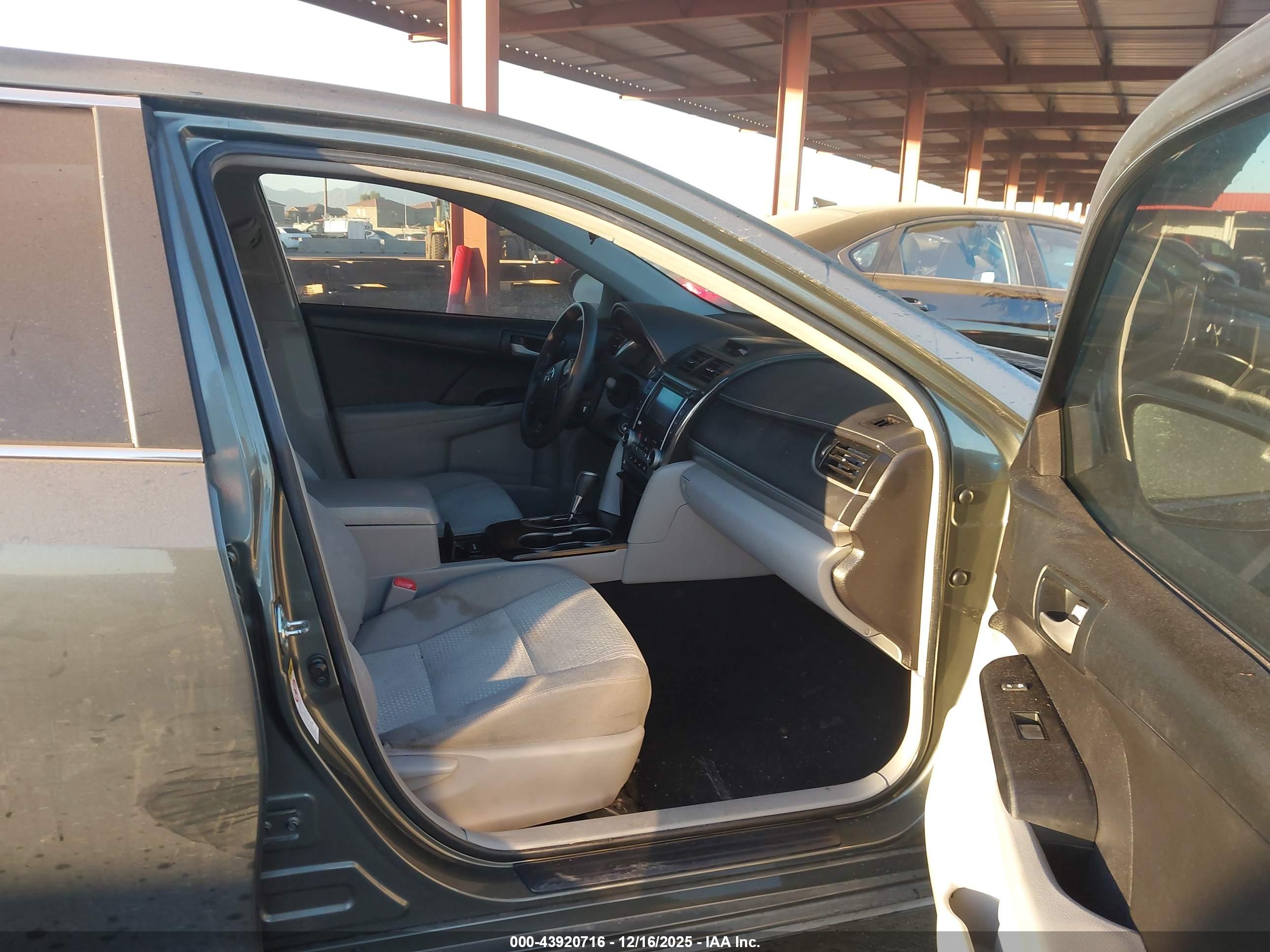 TOYOTA CAMRY image 5