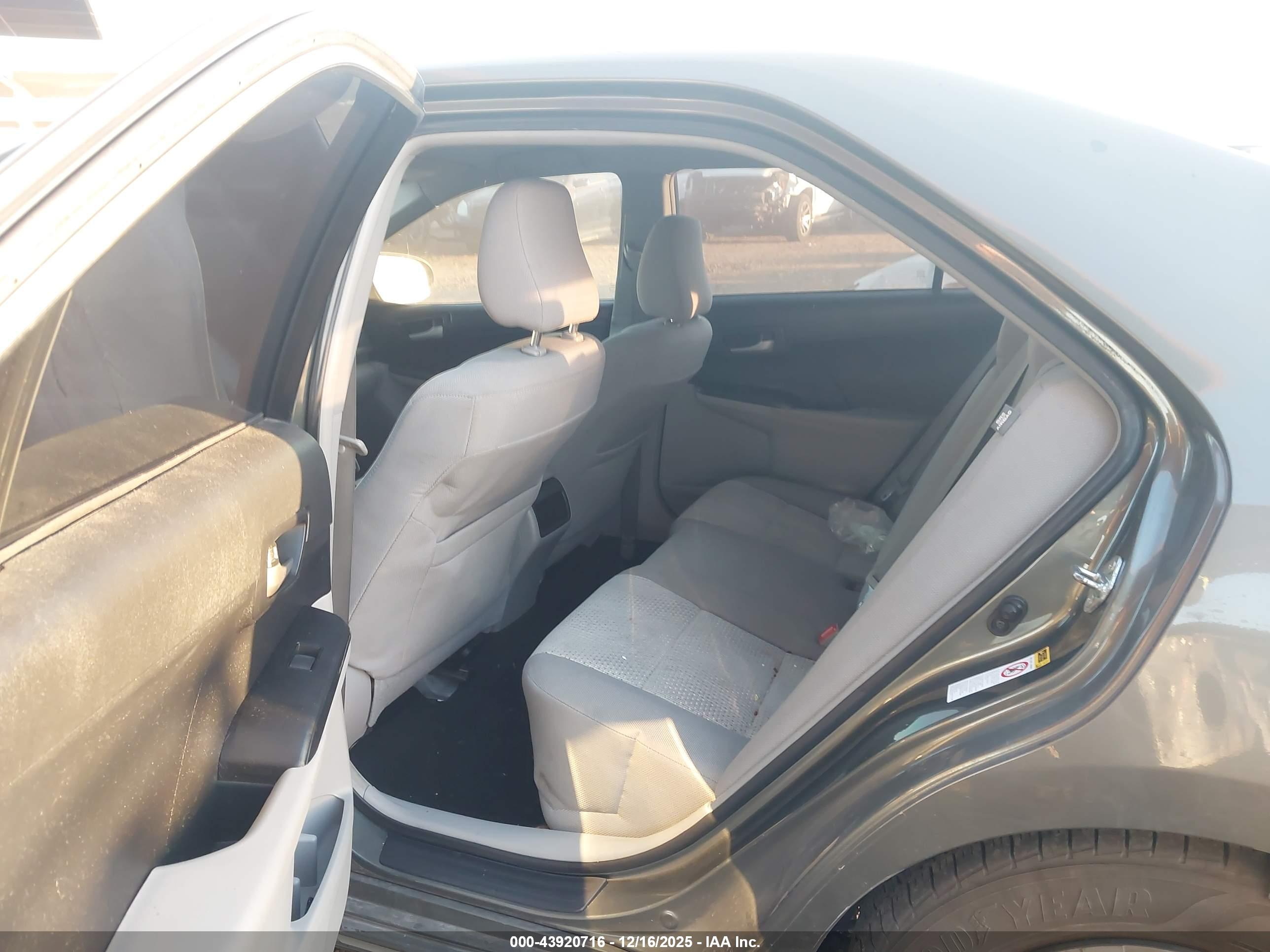 TOYOTA CAMRY image 8