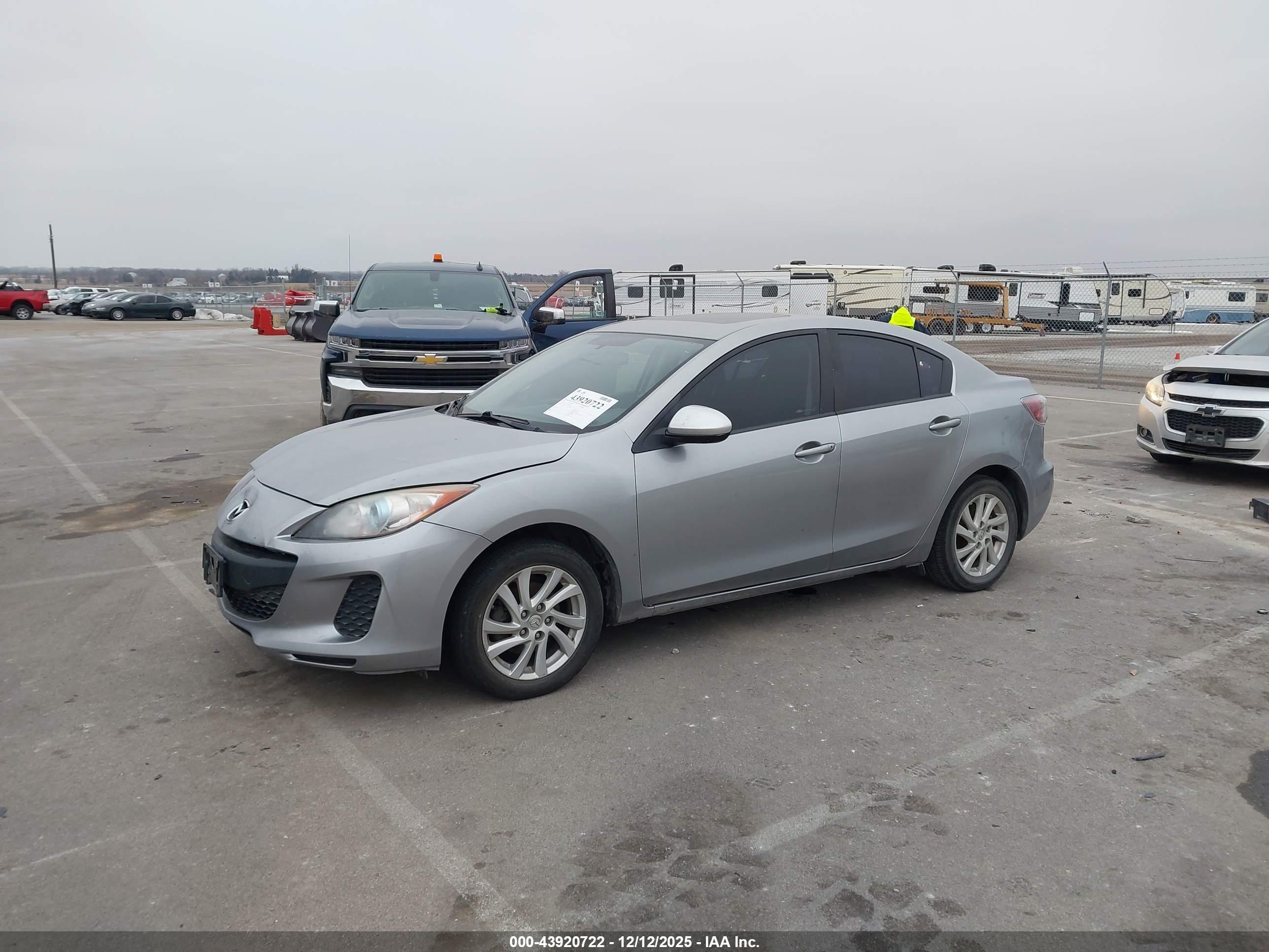 MAZDA MAZDA3 image 2