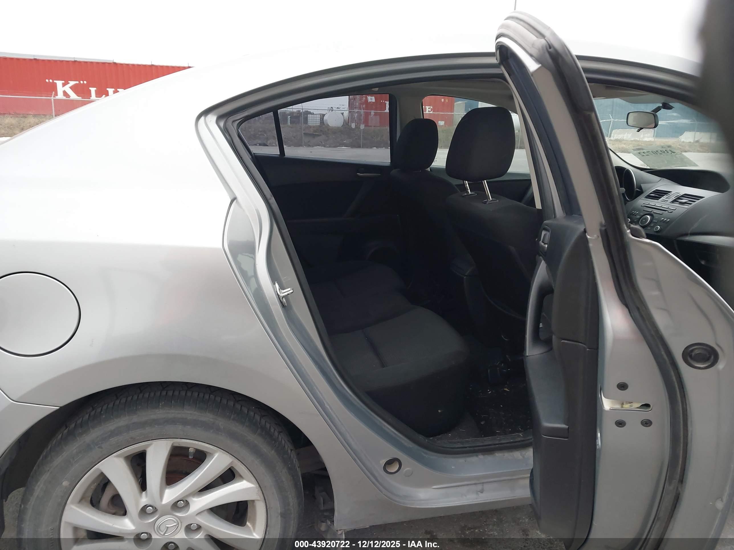 MAZDA MAZDA3 image 8