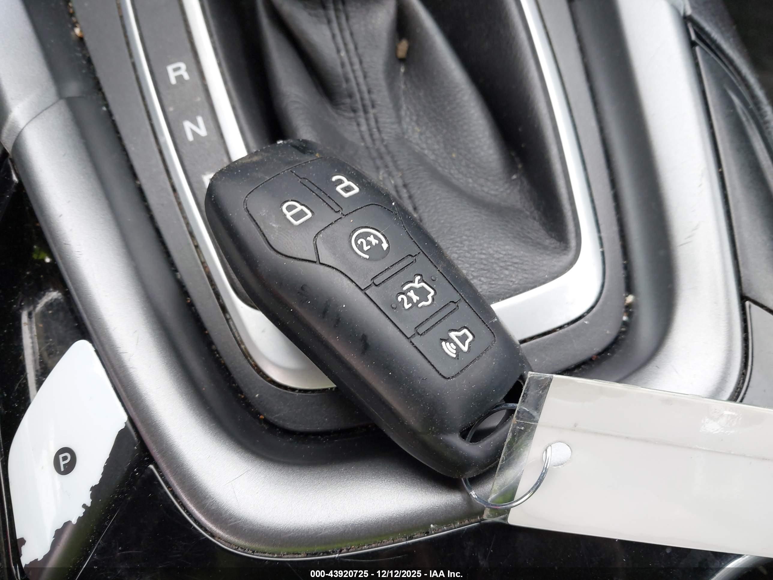 FORD FUSION image 11