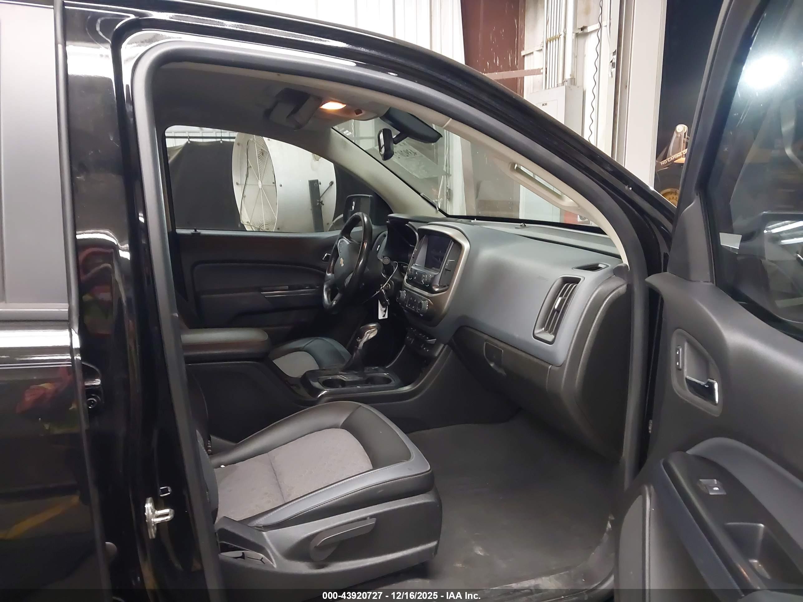 CHEVROLET COLORADO image 5