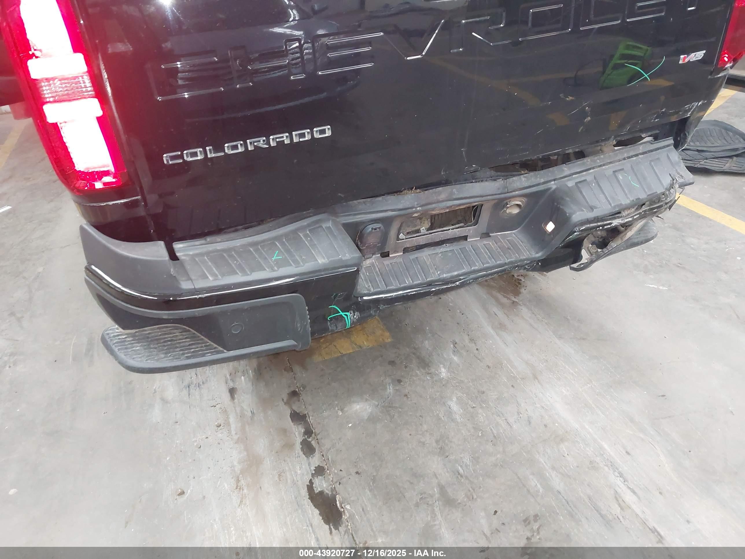 CHEVROLET COLORADO image 6