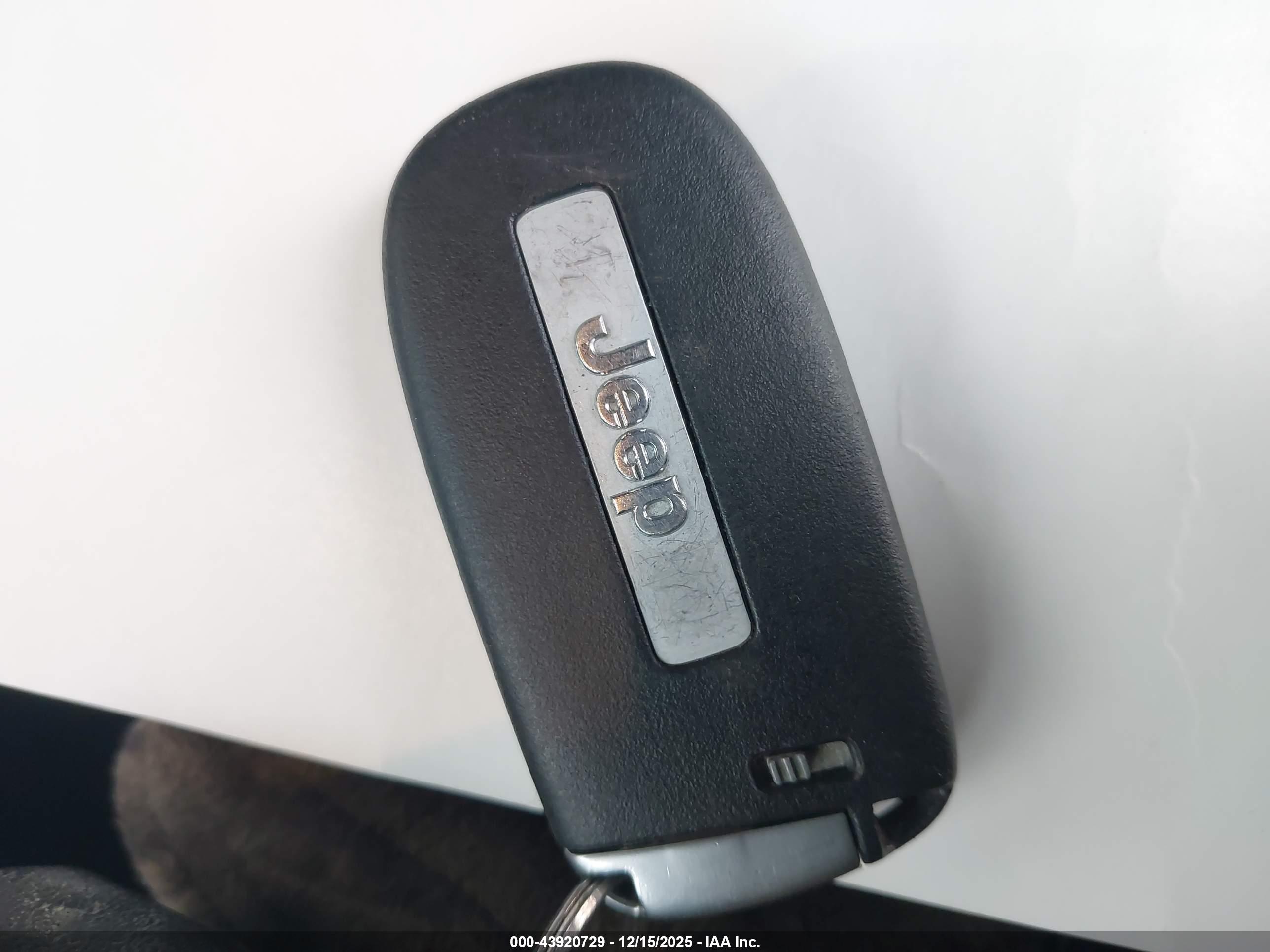 JEEP GRAND image 11