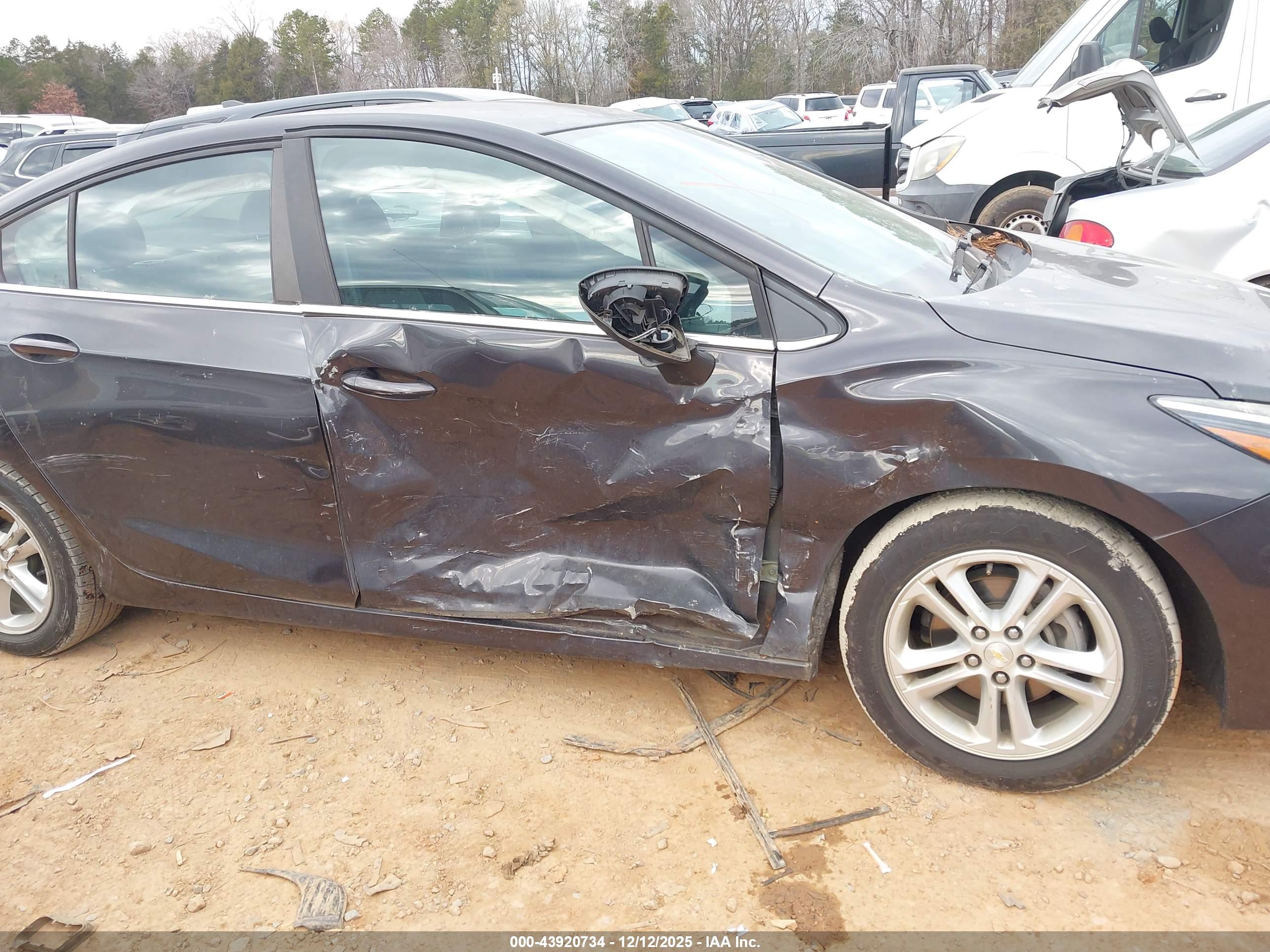 CHEVROLET CRUZE image 6
