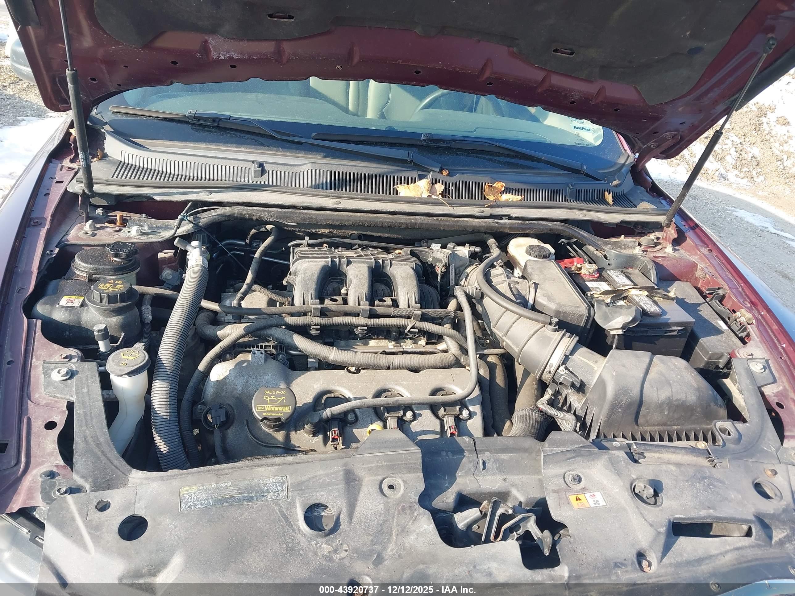 FORD TAURUS image 10