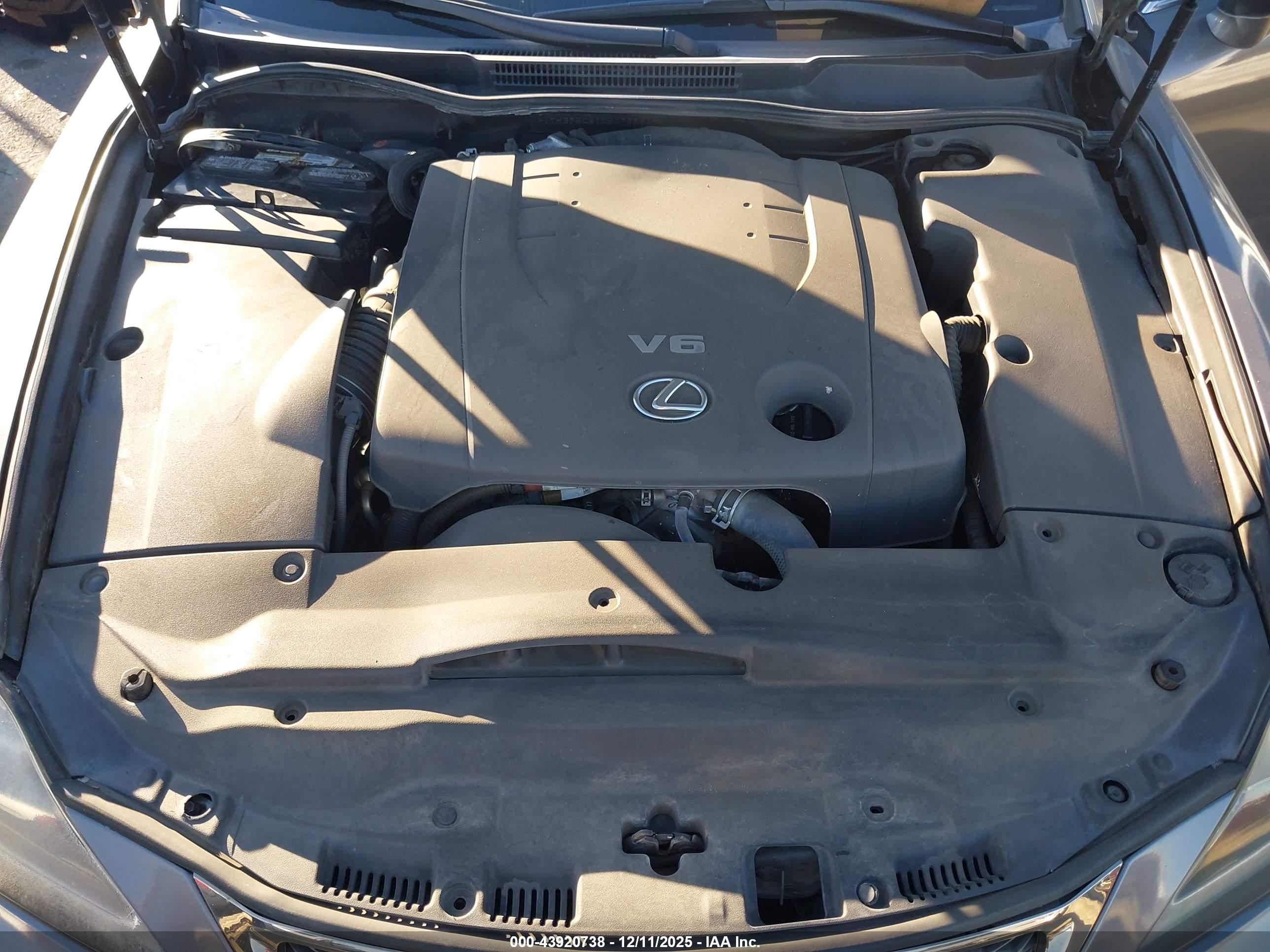 LEXUS IS image 10