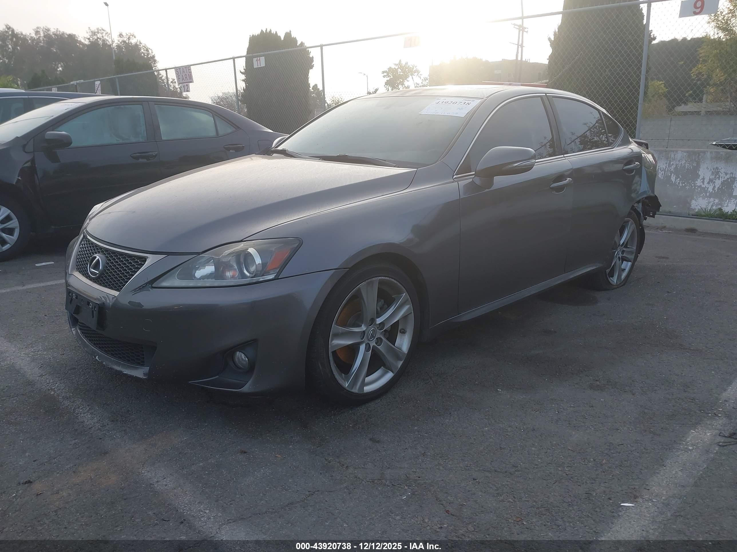 LEXUS IS image 2