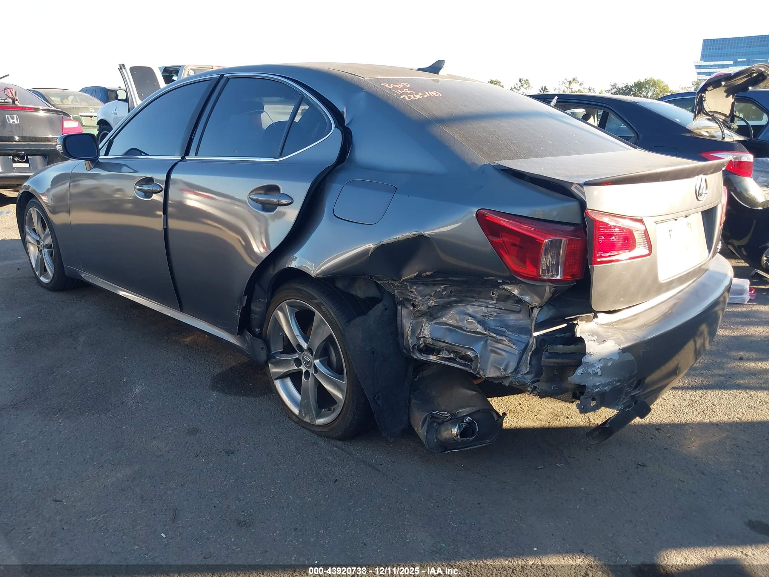 LEXUS IS image 3
