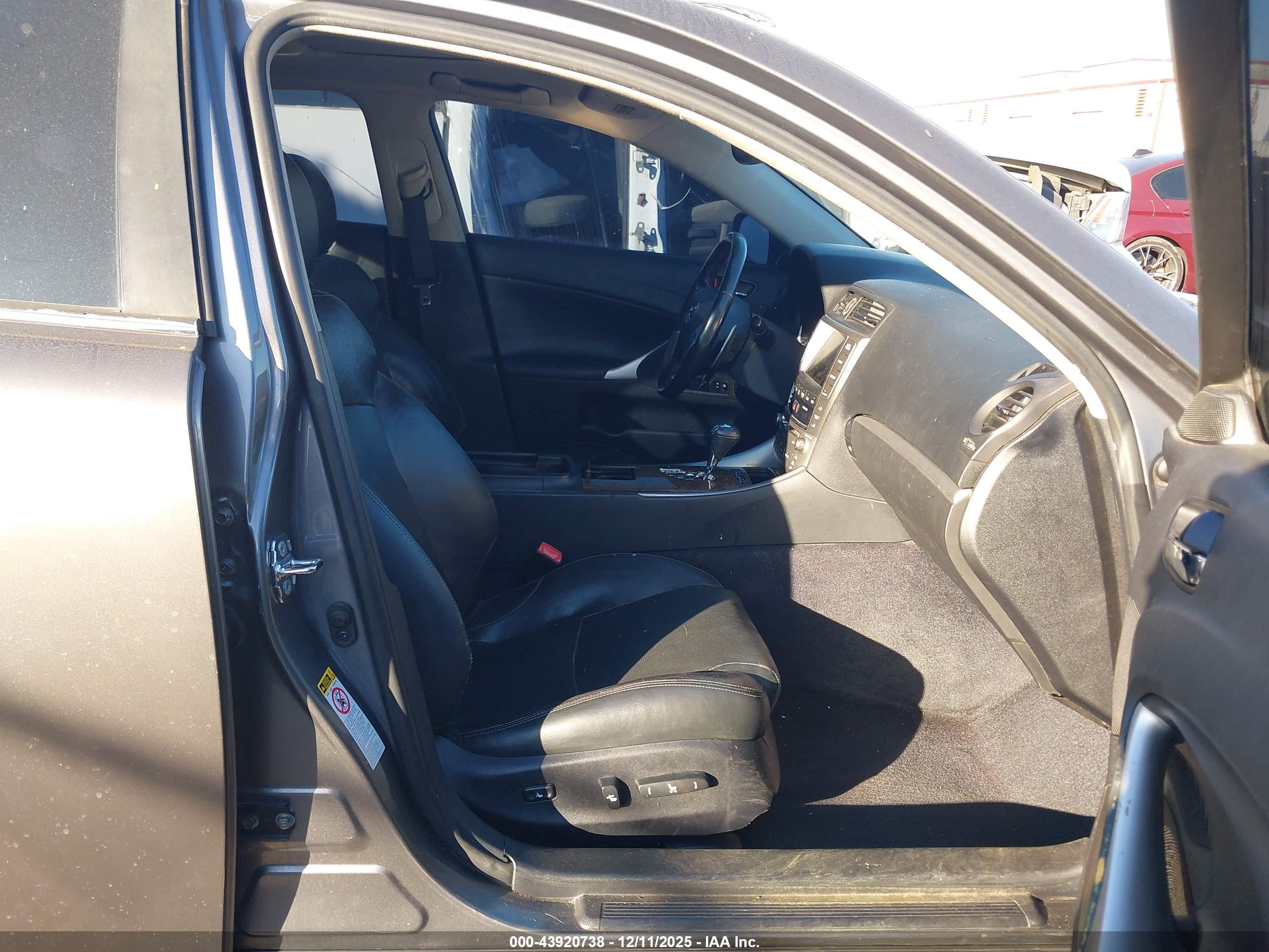 LEXUS IS image 5