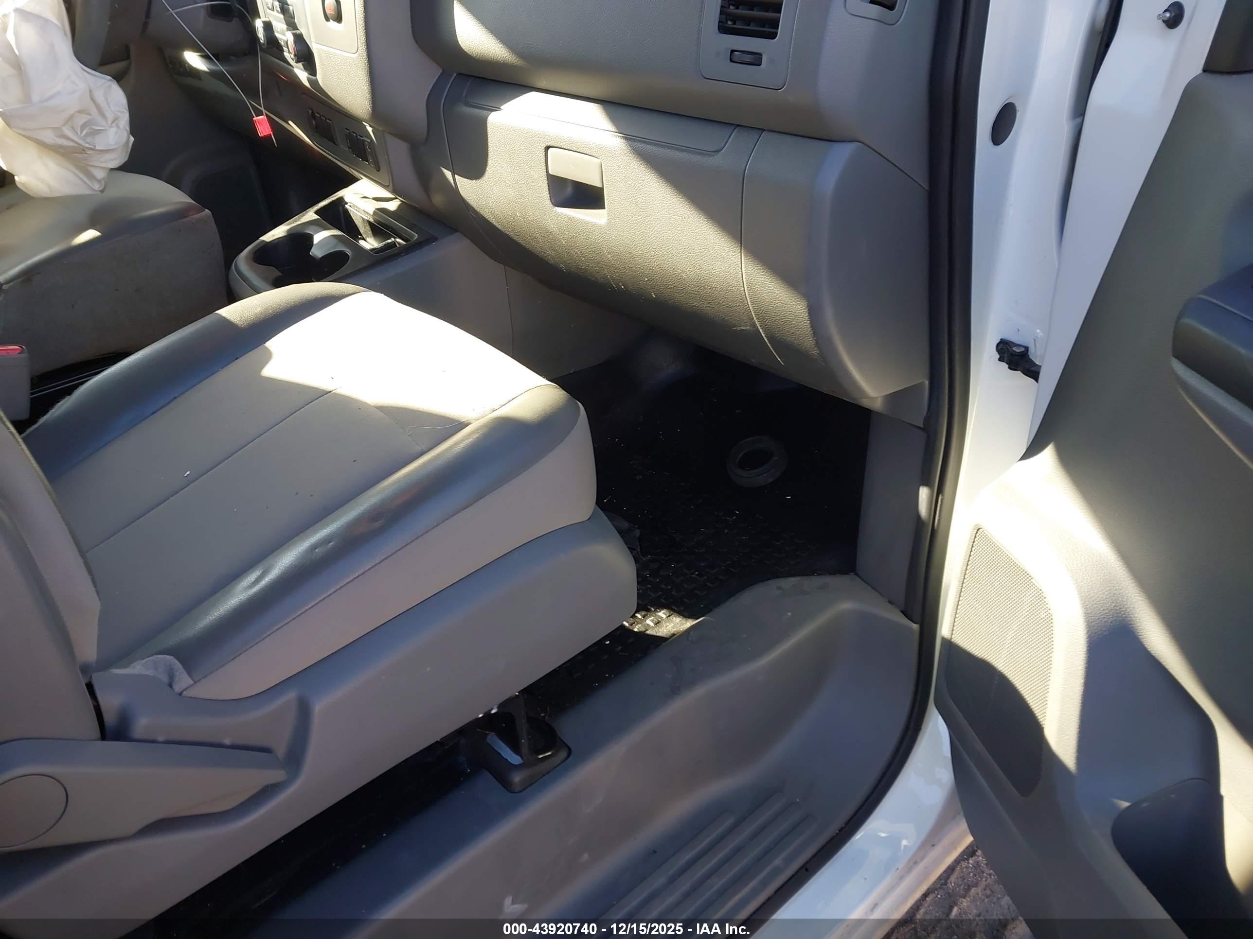 NISSAN NV image 5