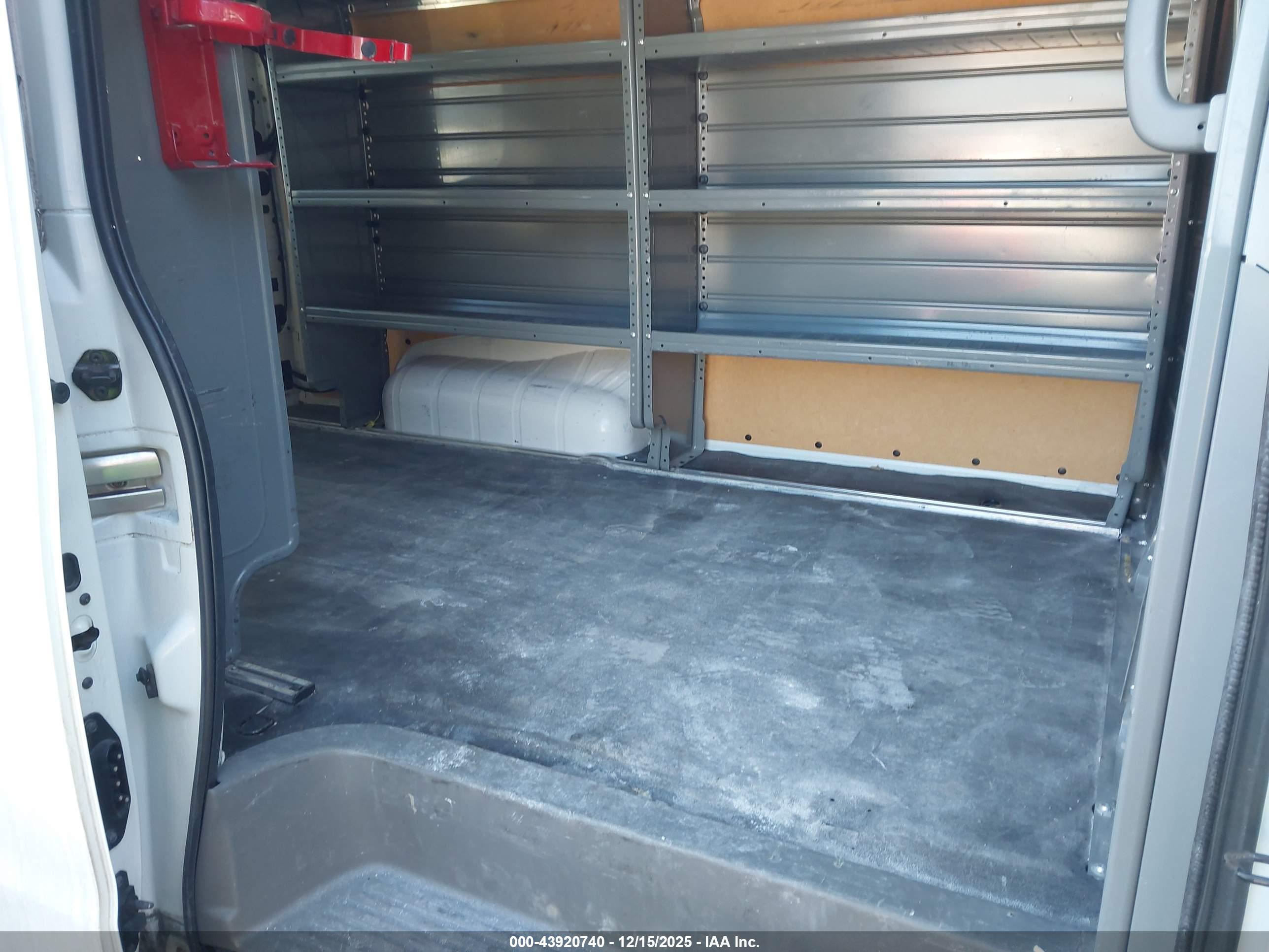 NISSAN NV image 8