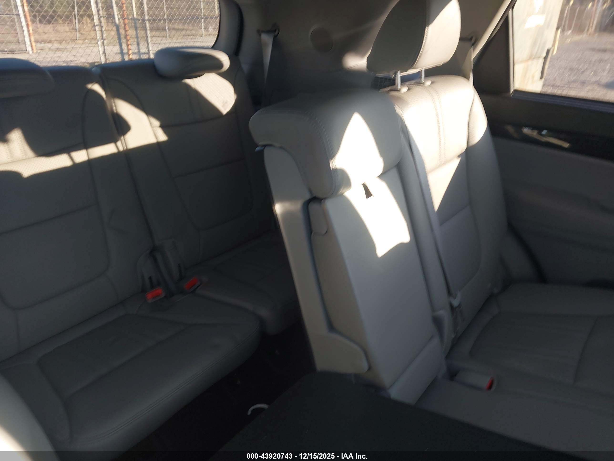 KIA SORENTO image 8