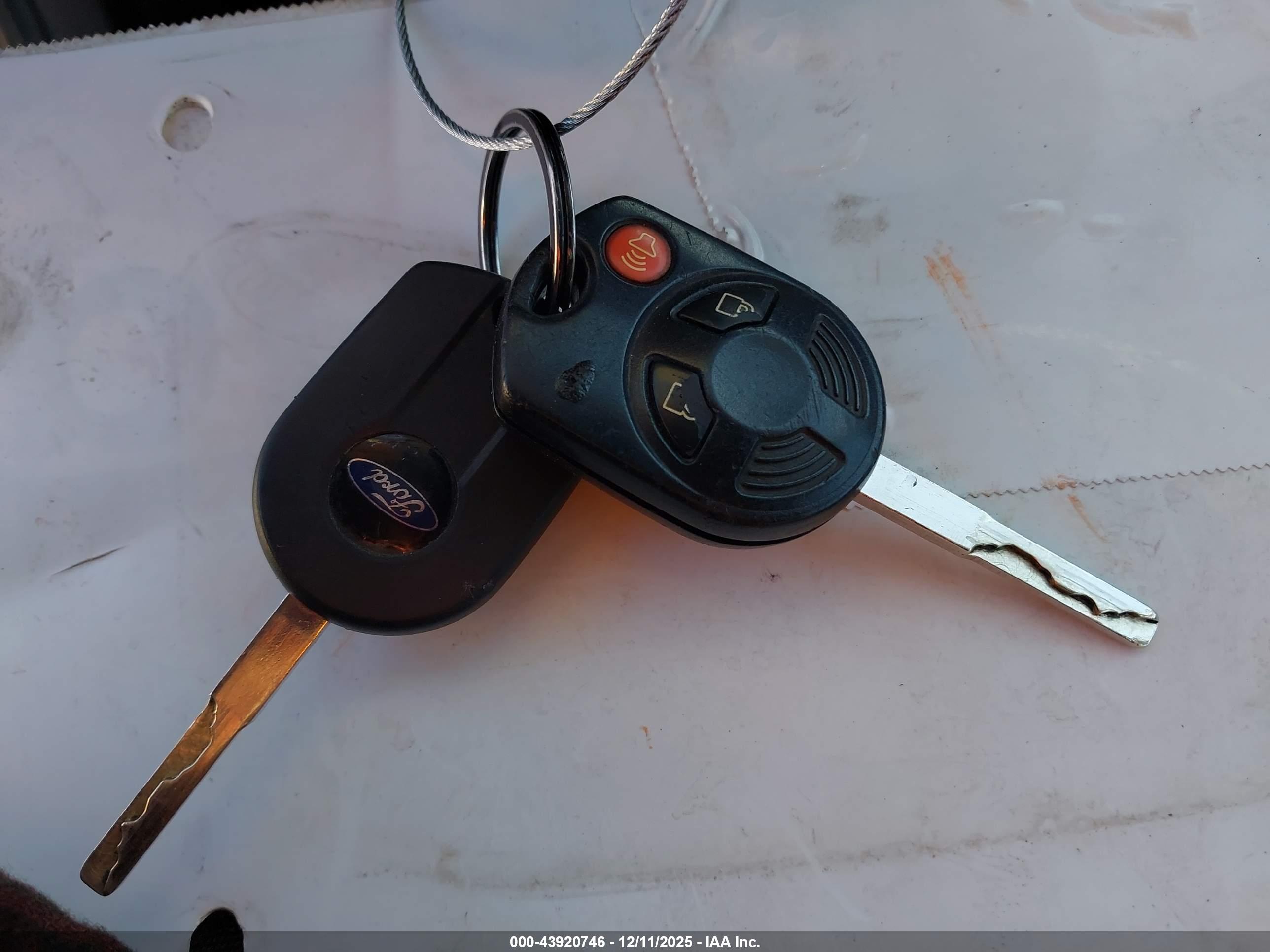 FORD ESCAPE image 11