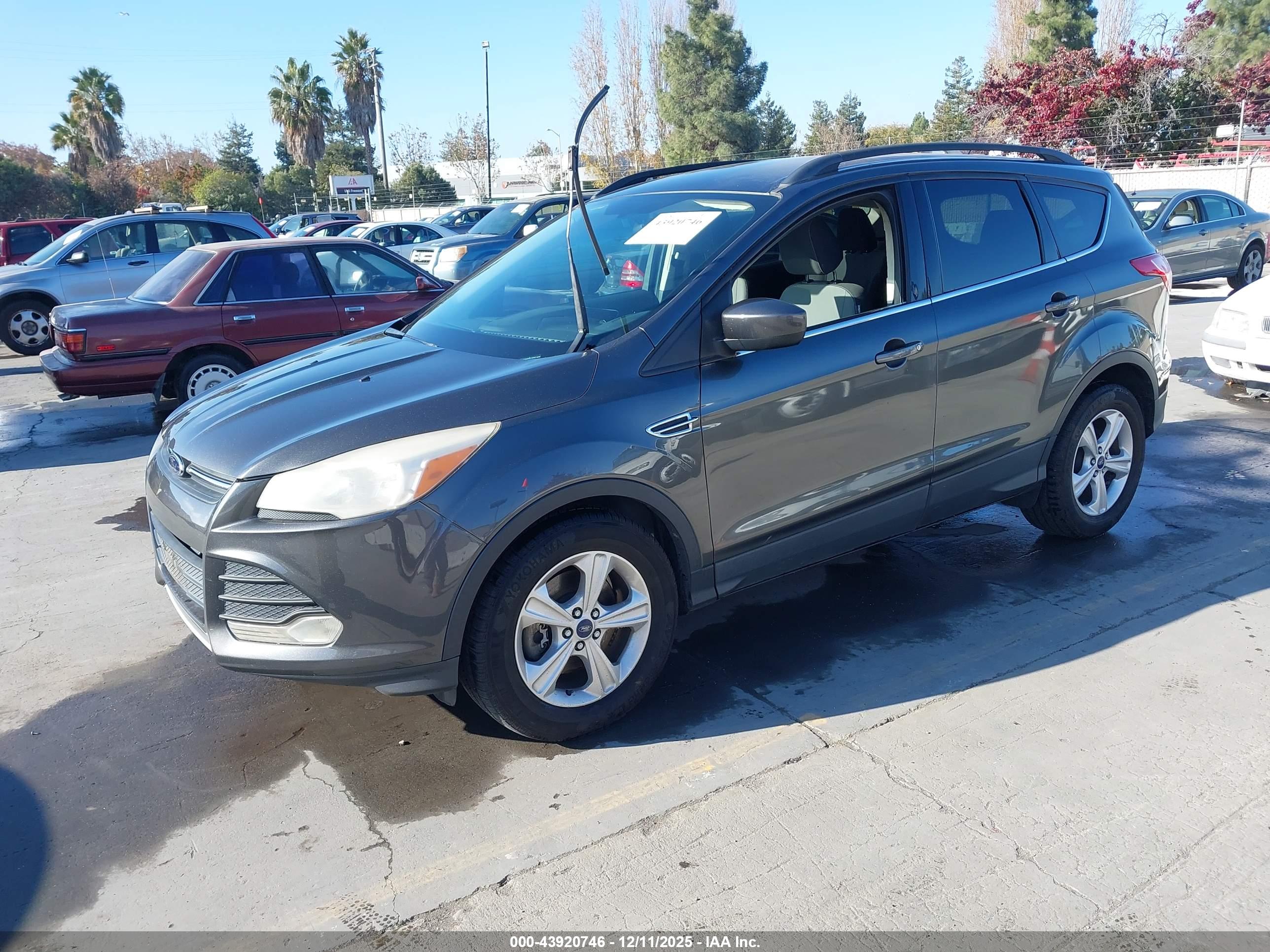 FORD ESCAPE image 2