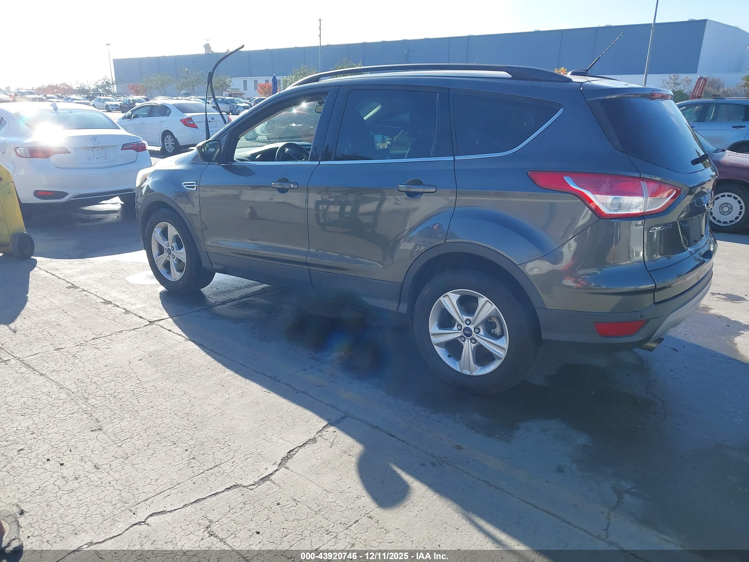 FORD ESCAPE image 3