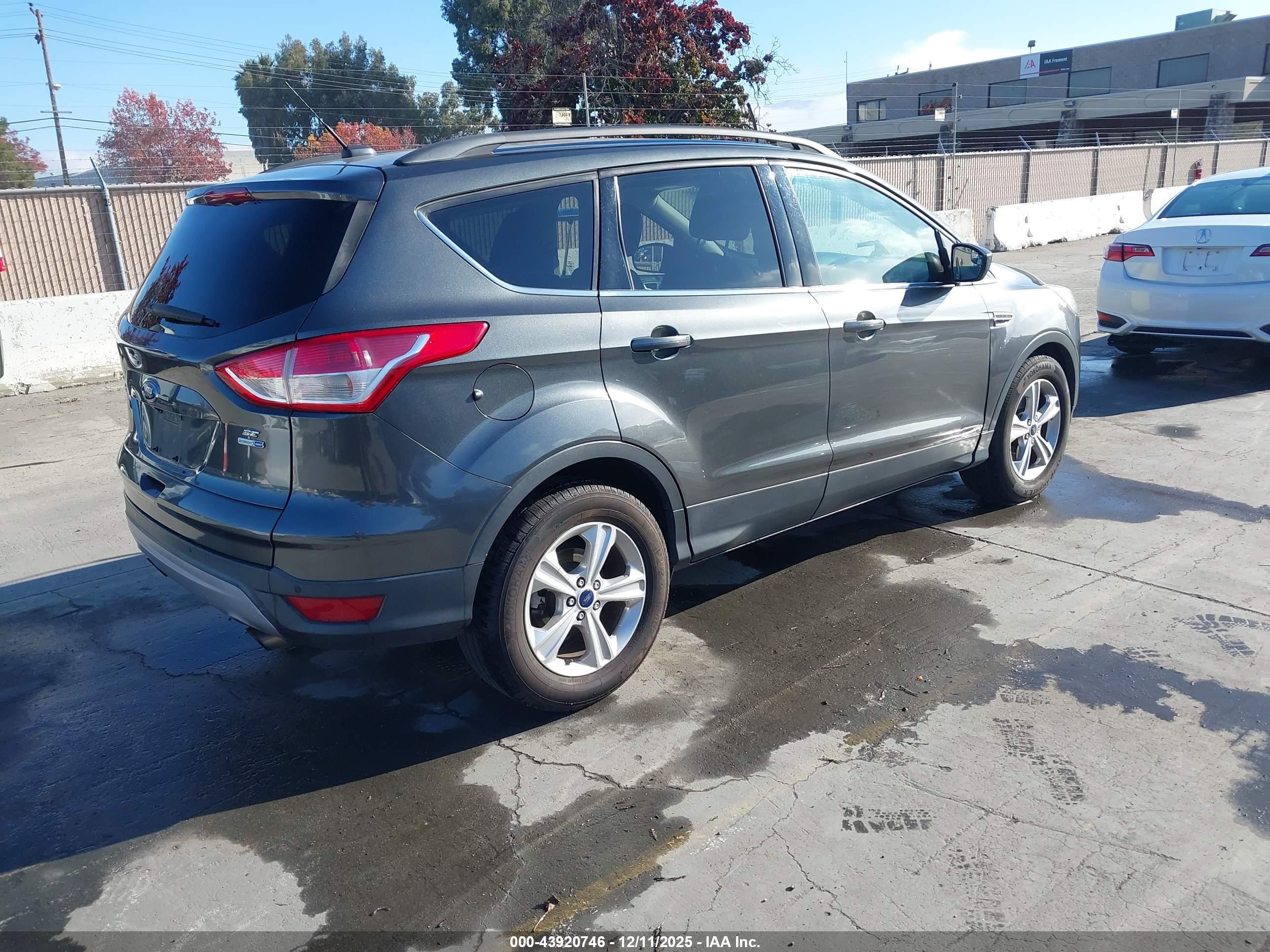 FORD ESCAPE image 4