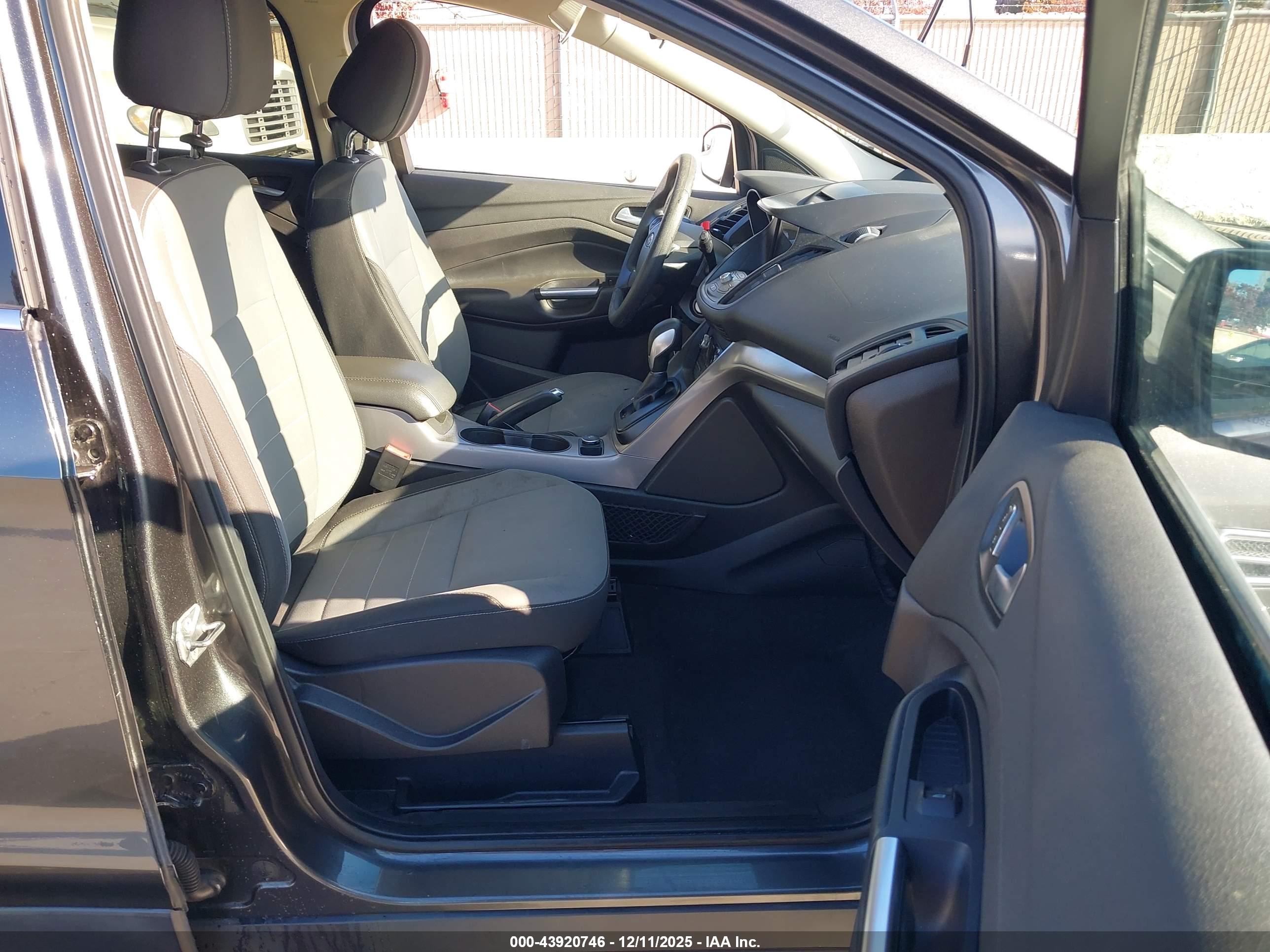 FORD ESCAPE image 5