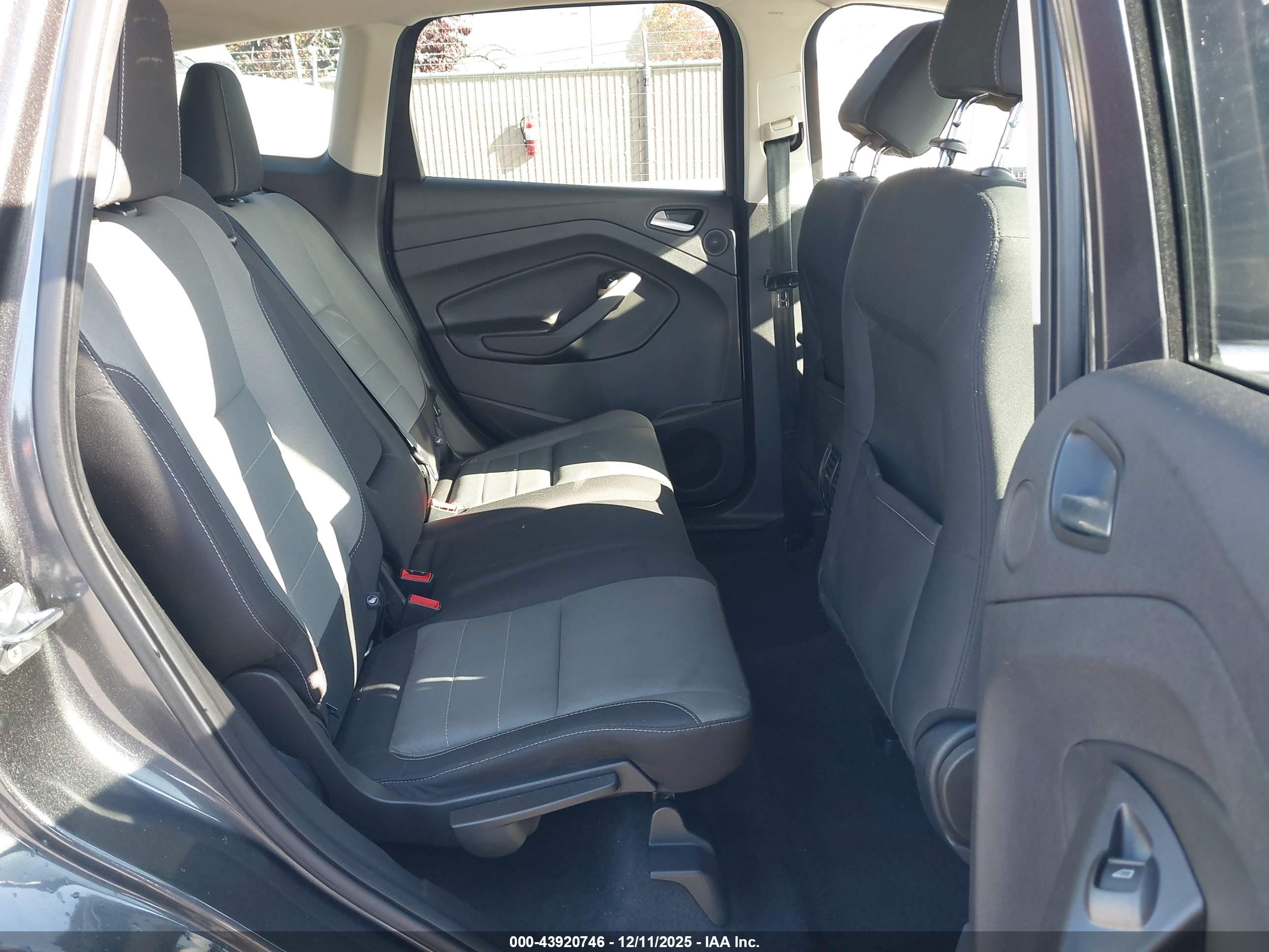 FORD ESCAPE image 8