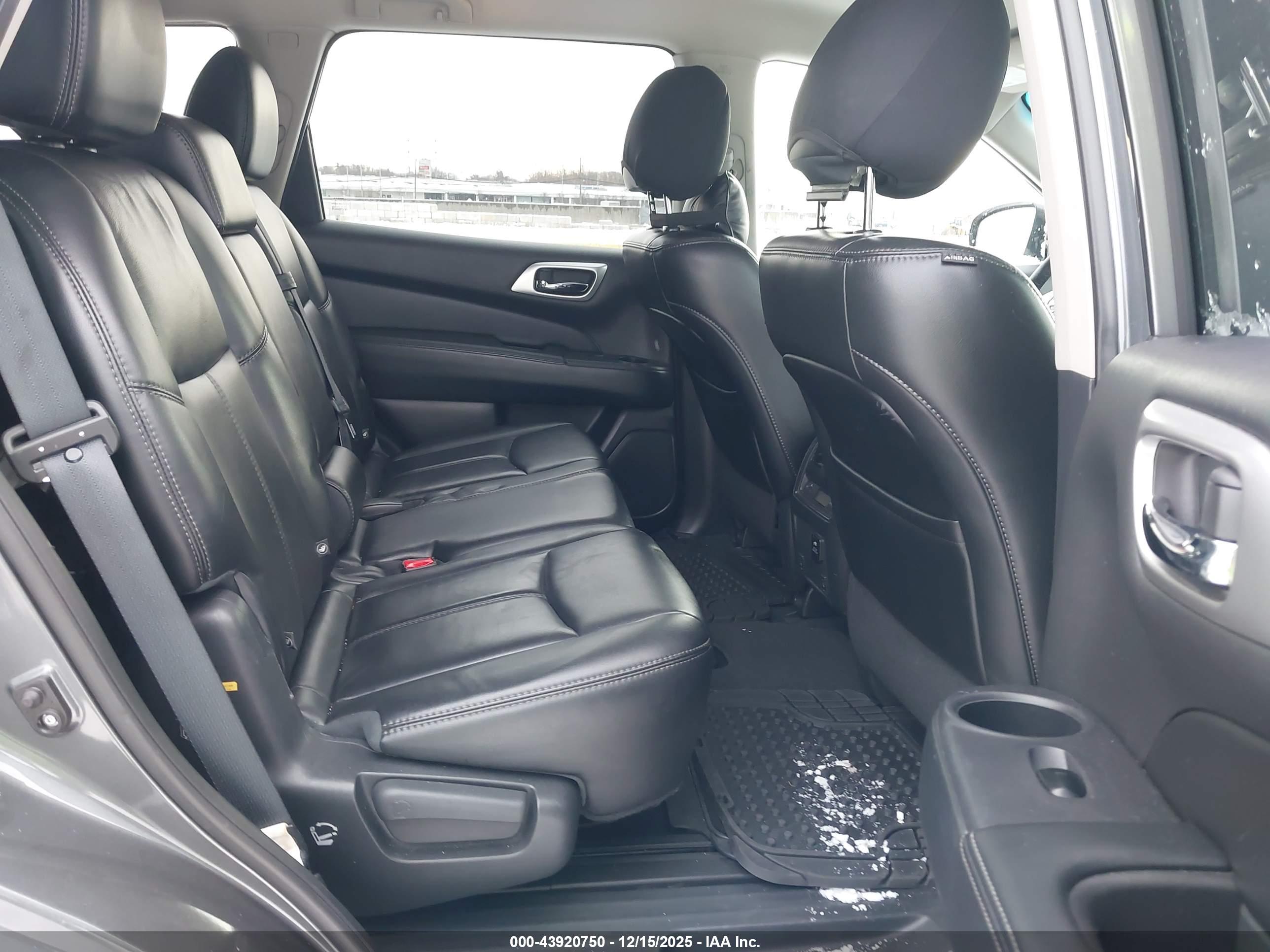 NISSAN PATHFINDER image 8