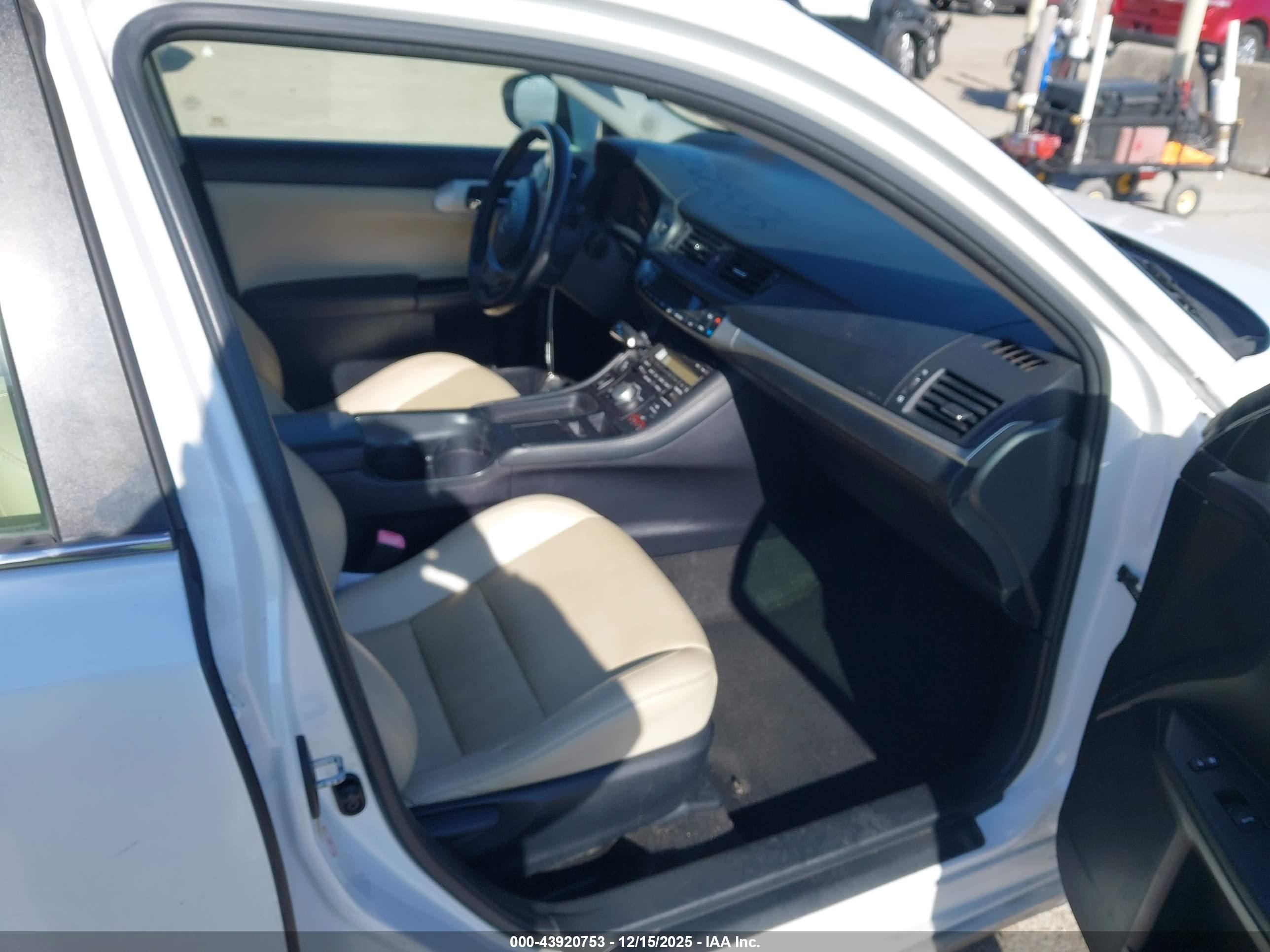 LEXUS CT image 5