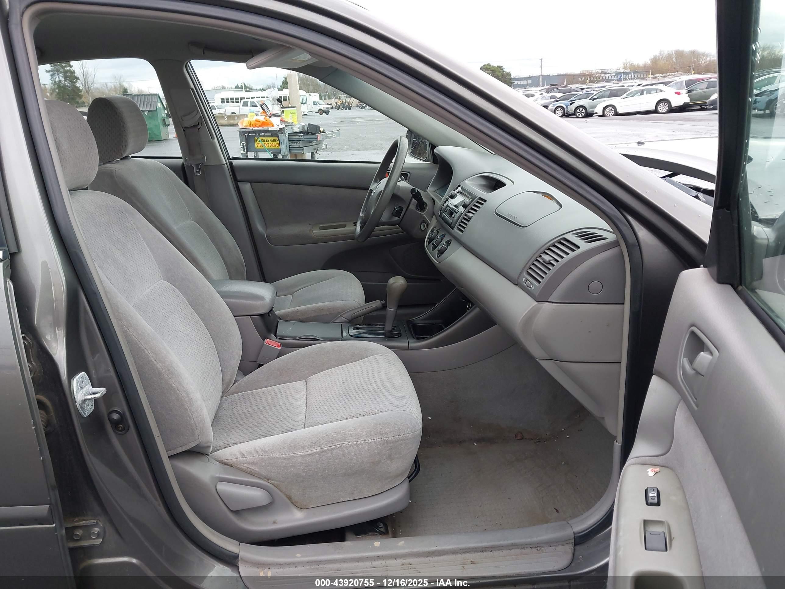 TOYOTA CAMRY image 5