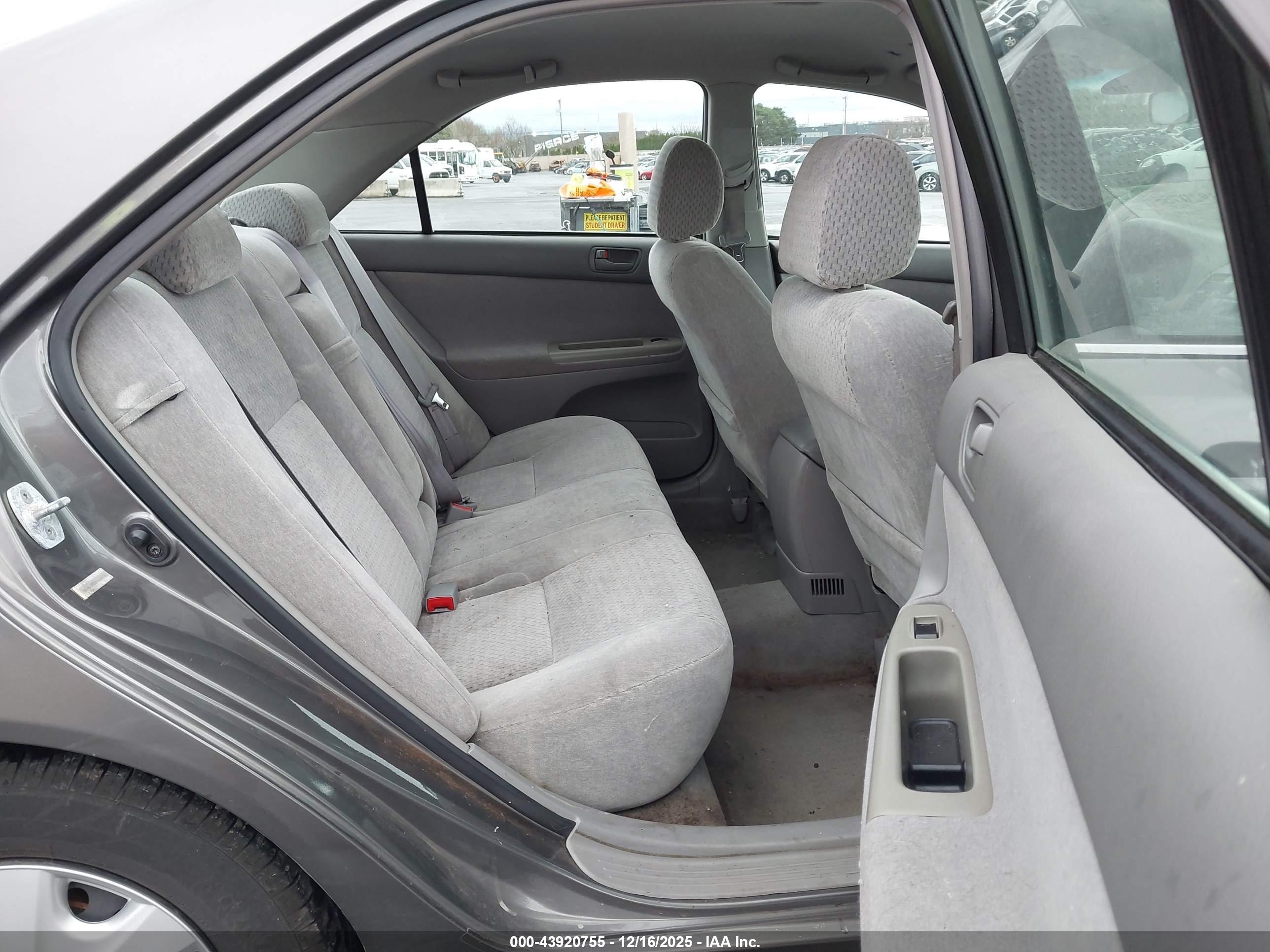 TOYOTA CAMRY image 8