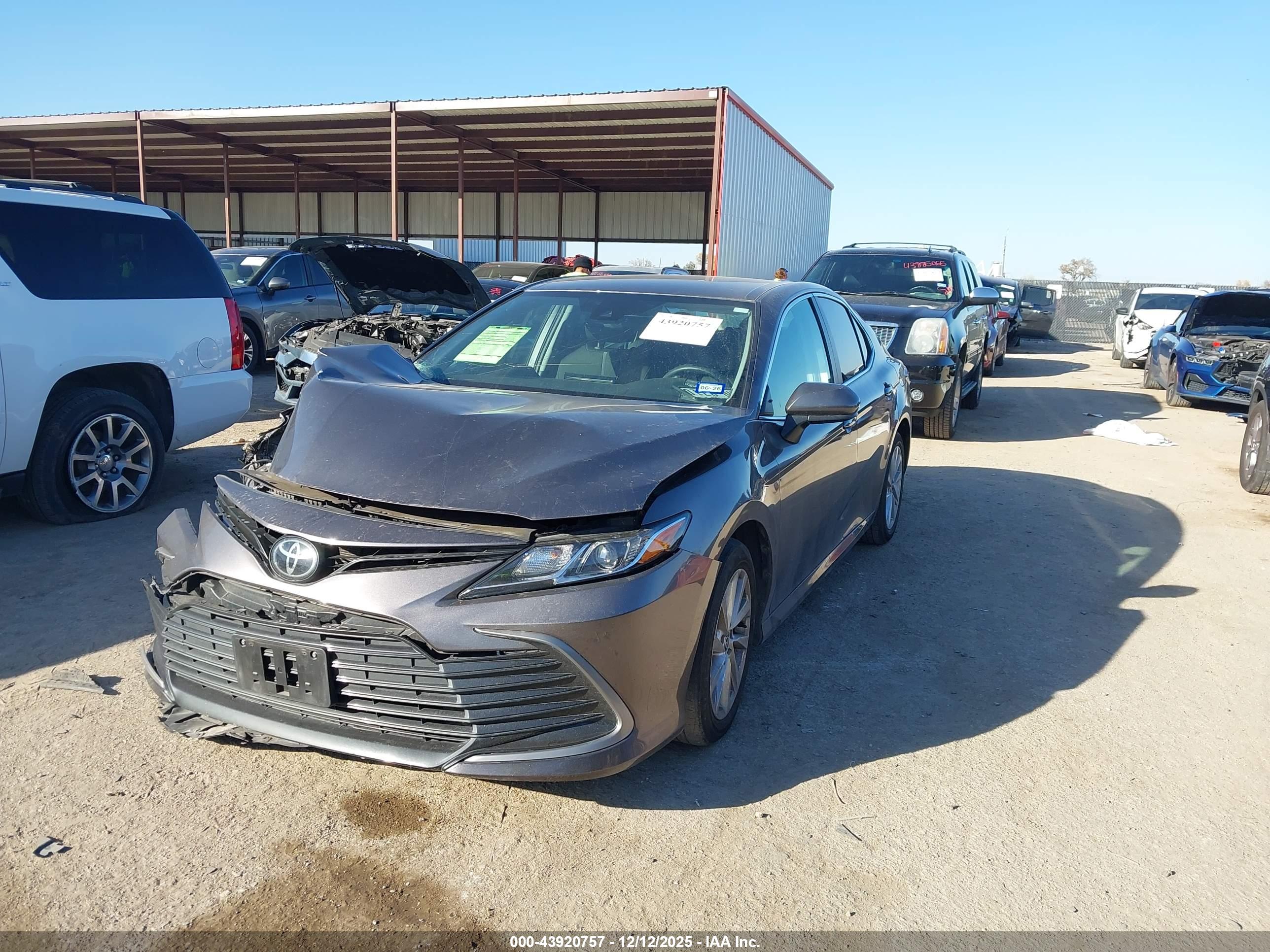TOYOTA CAMRY image 2