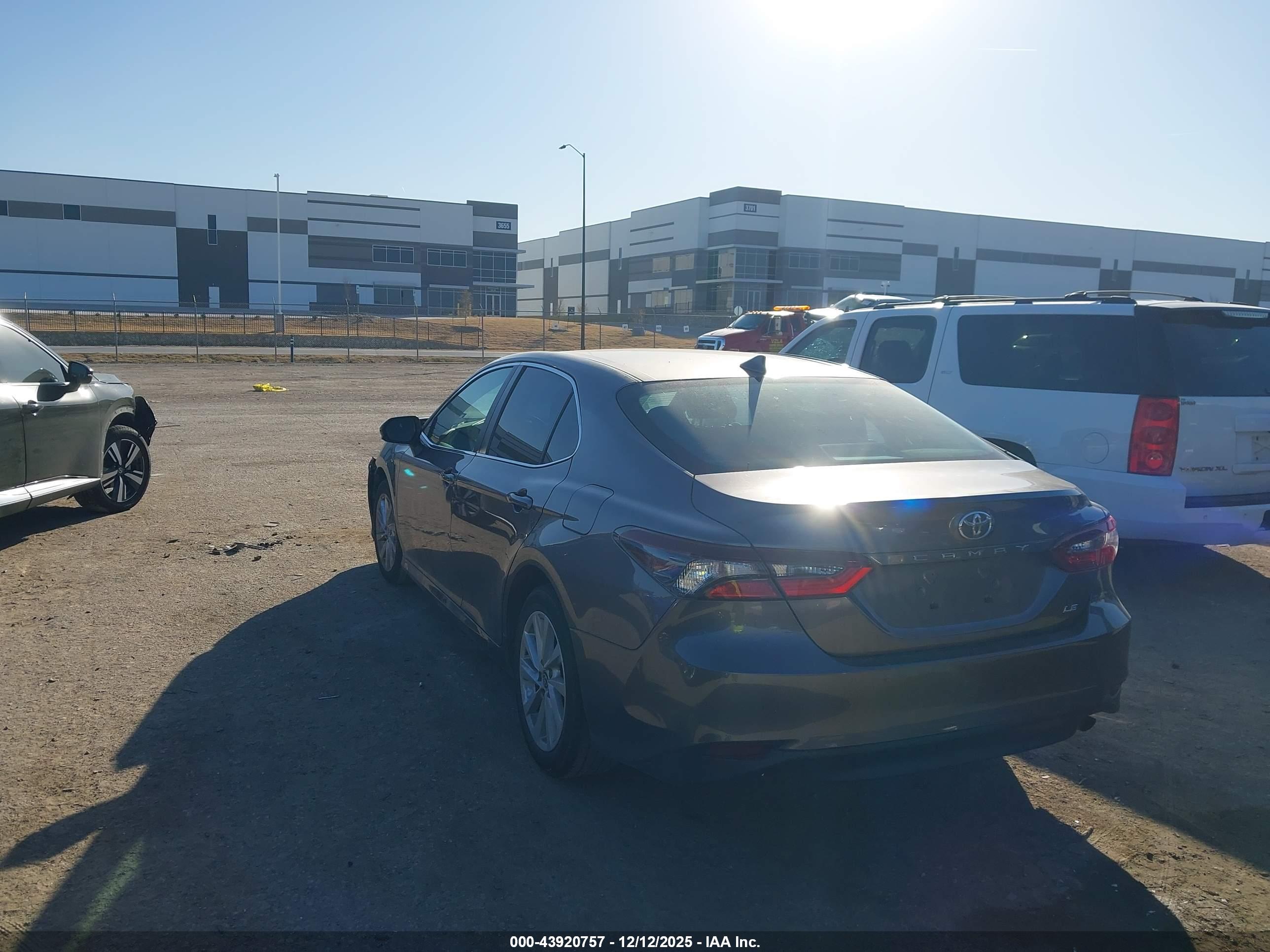 TOYOTA CAMRY image 3