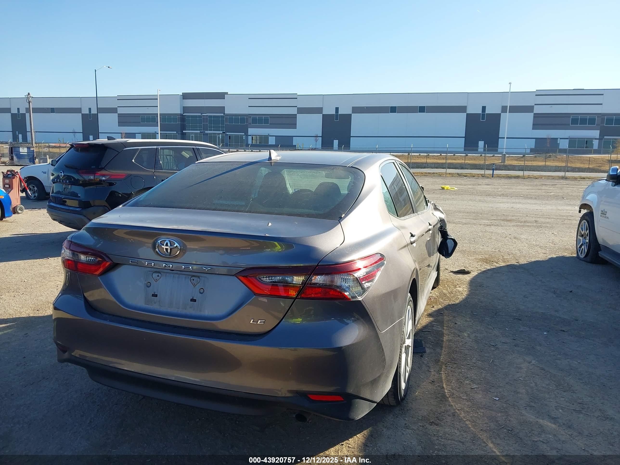 TOYOTA CAMRY image 4