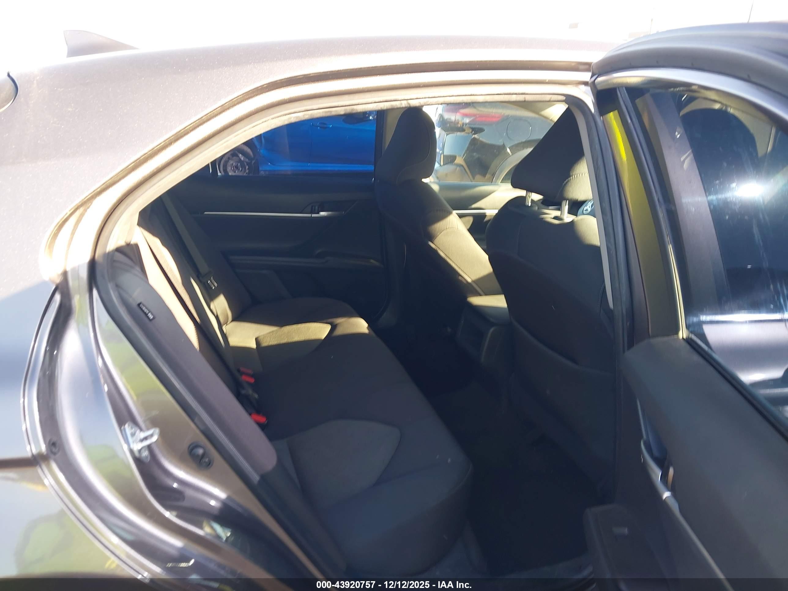 TOYOTA CAMRY image 8