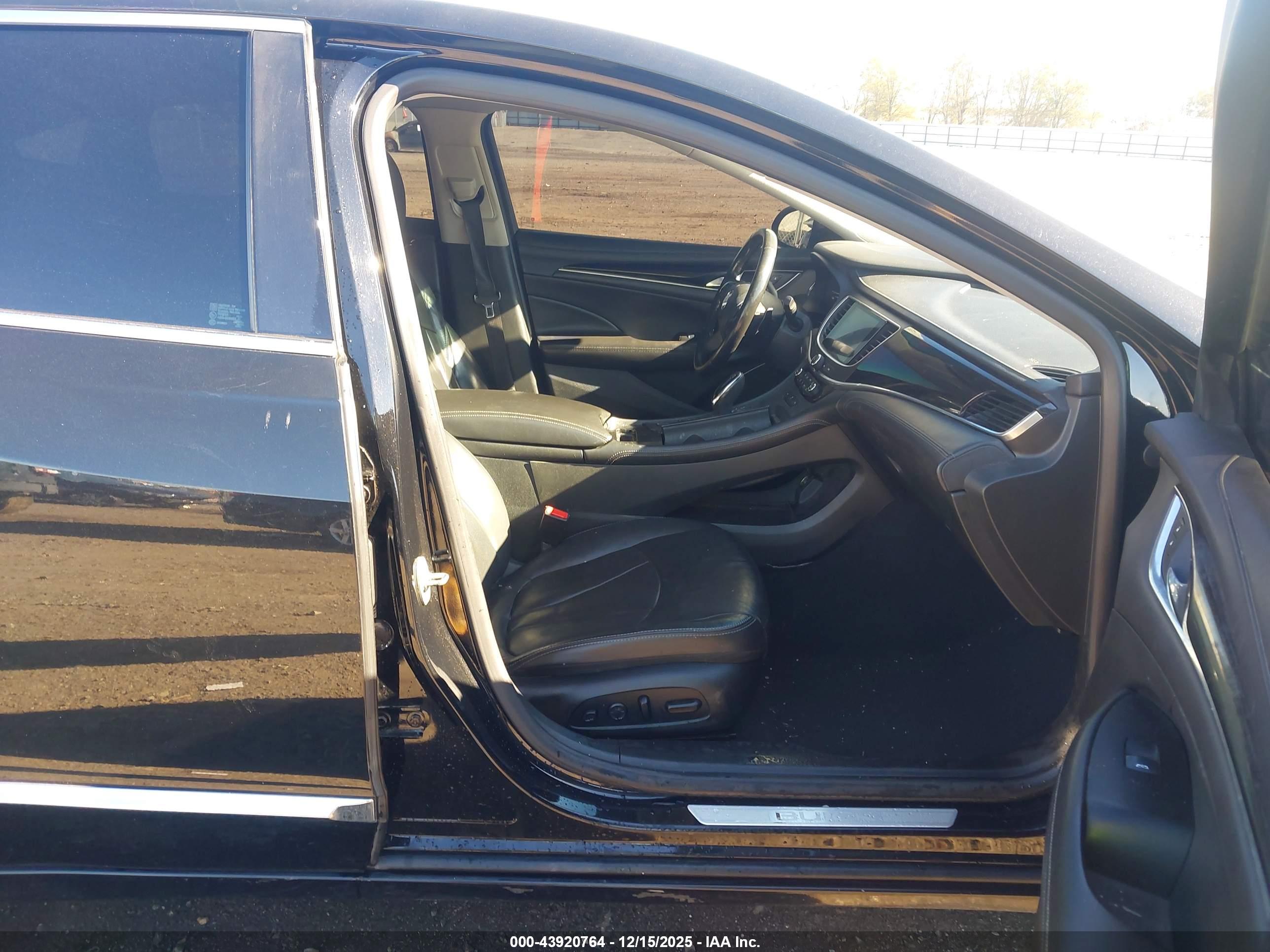 BUICK LACROSSE image 5