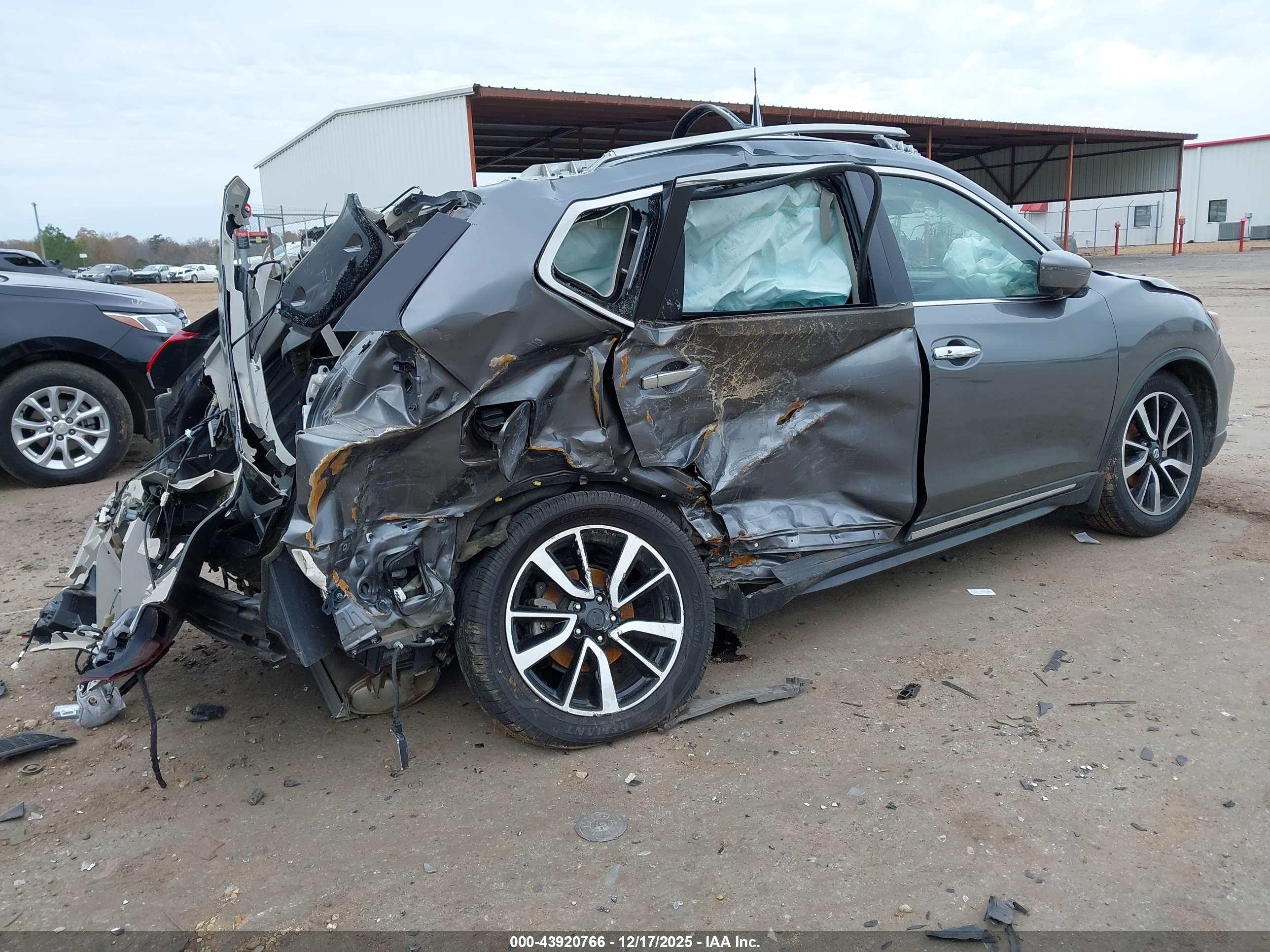 NISSAN ROGUE image 4