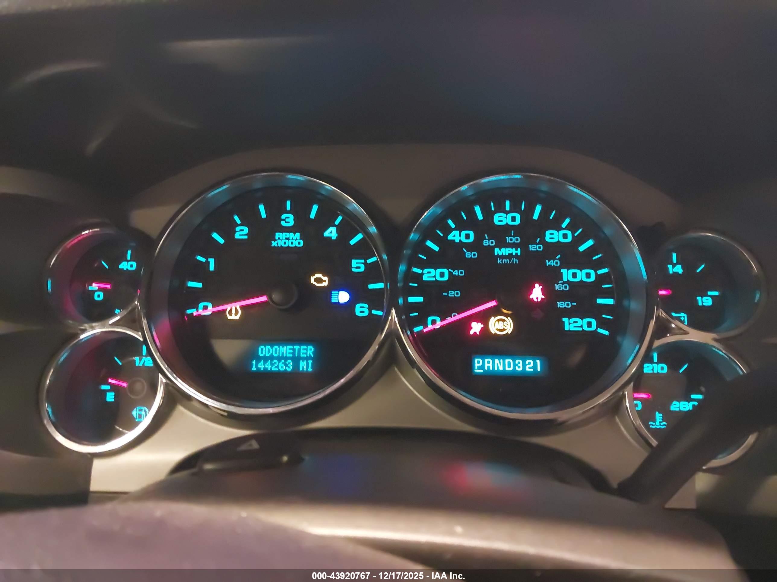 CHEVROLET SILVERADO image 7