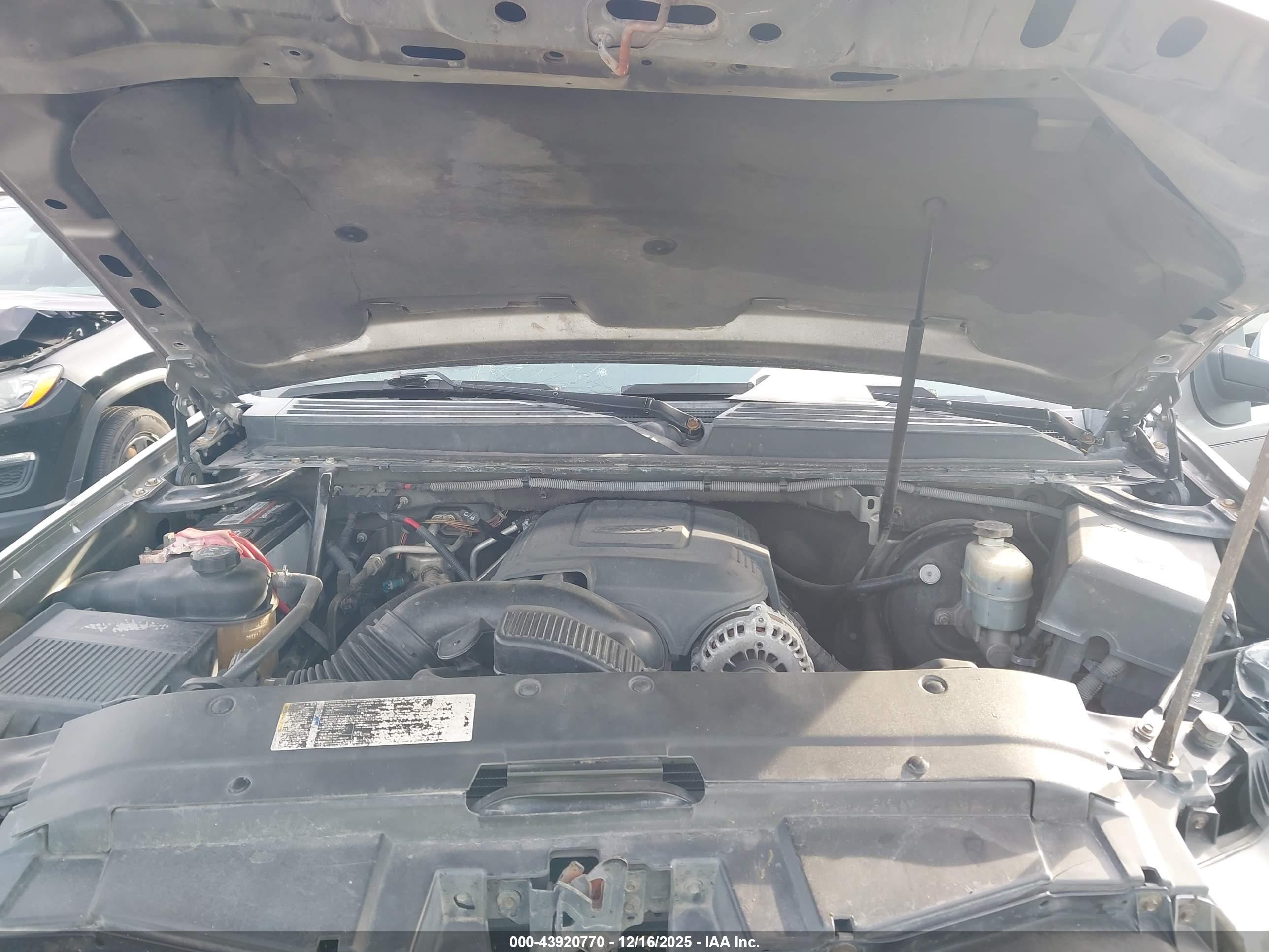 CHEVROLET SUBURBAN image 10