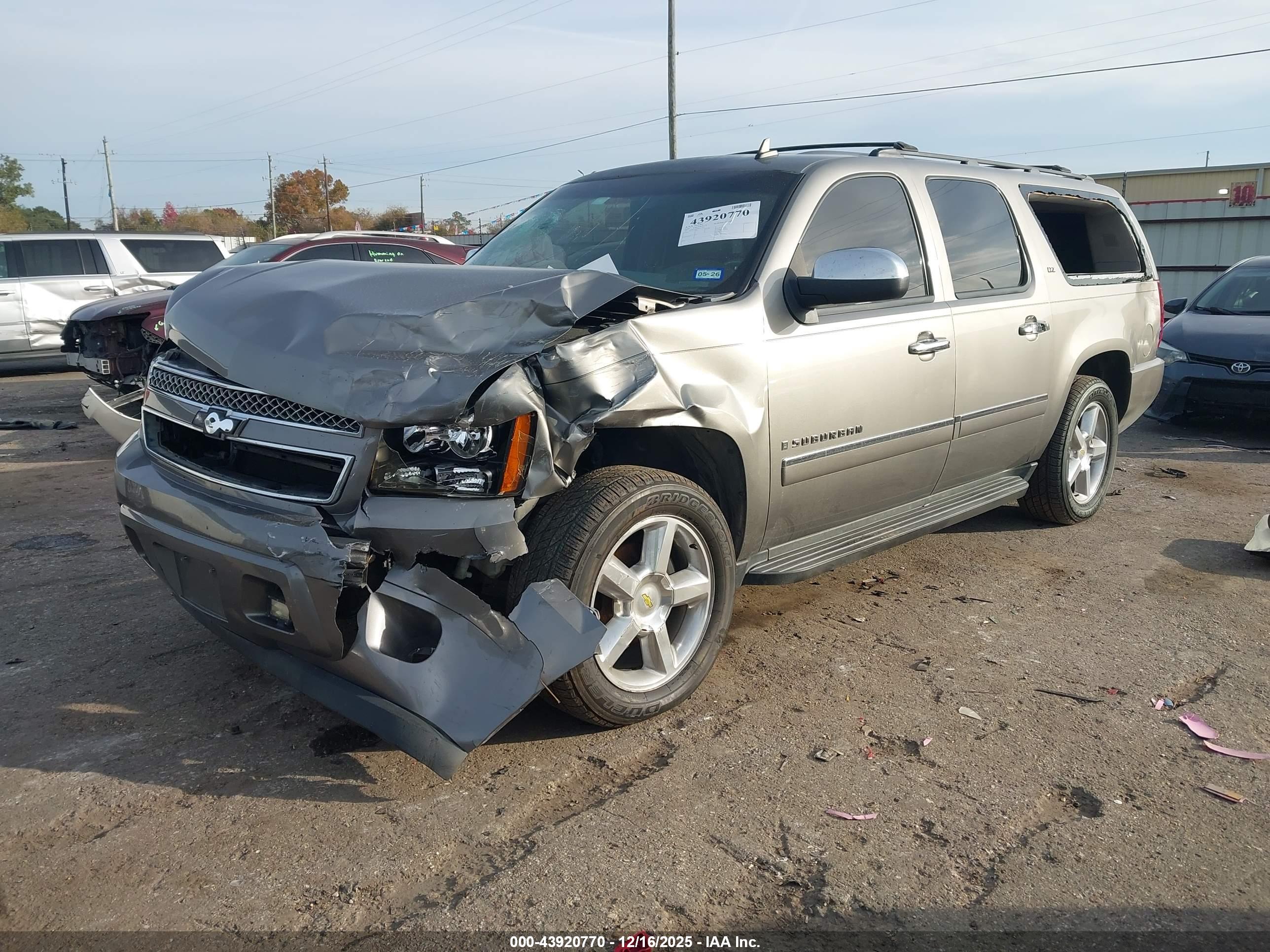 CHEVROLET SUBURBAN image 2
