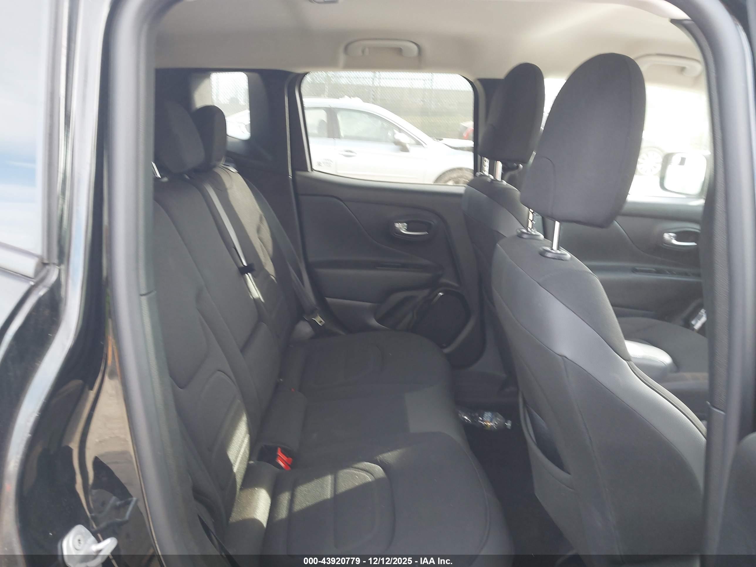 JEEP RENEGADE image 8